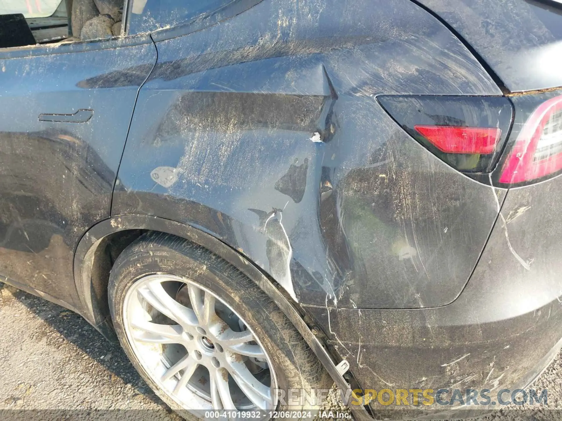 6 fotografías del automóvil dañado 7SAYGAEE2RF047346 TESLA MODEL Y 2024