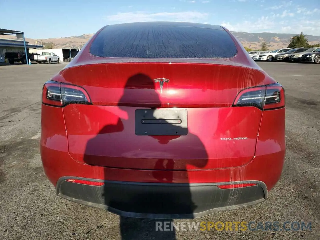 6 fotografías del automóvil dañado 7SAYGAEE2RF086437 TESLA MODEL Y 2024