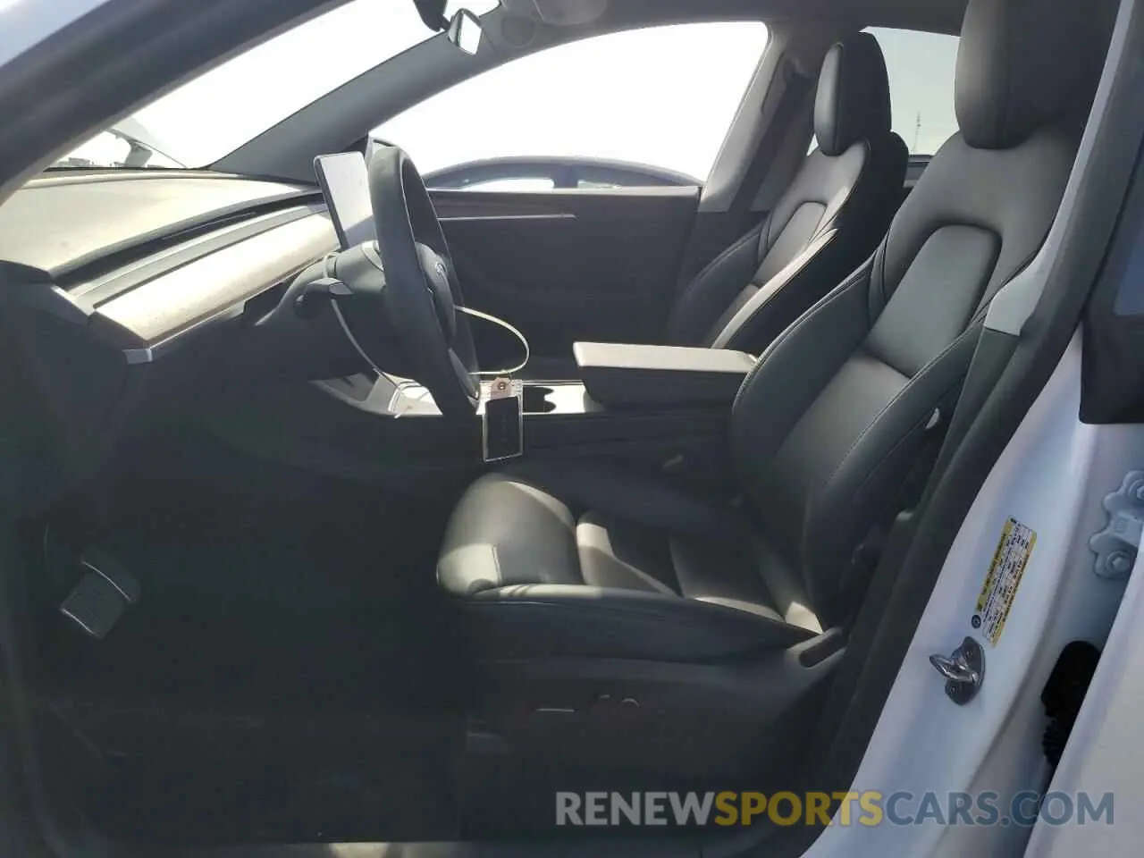 7 fotografías del automóvil dañado 7SAYGAEE2RF086860 TESLA MODEL Y 2024