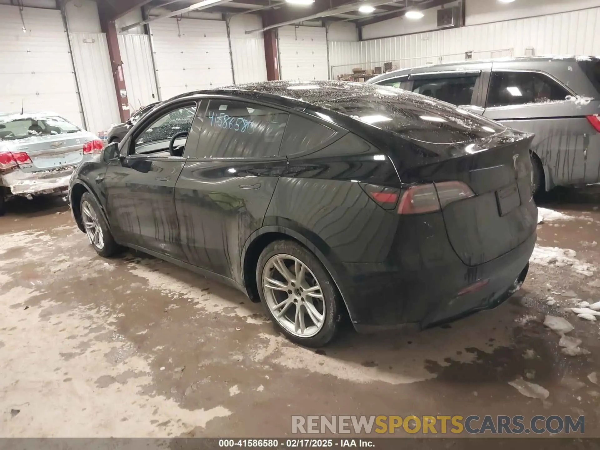 3 fotografías del automóvil dañado 7SAYGAEE3RF023721 TESLA MODEL Y 2024