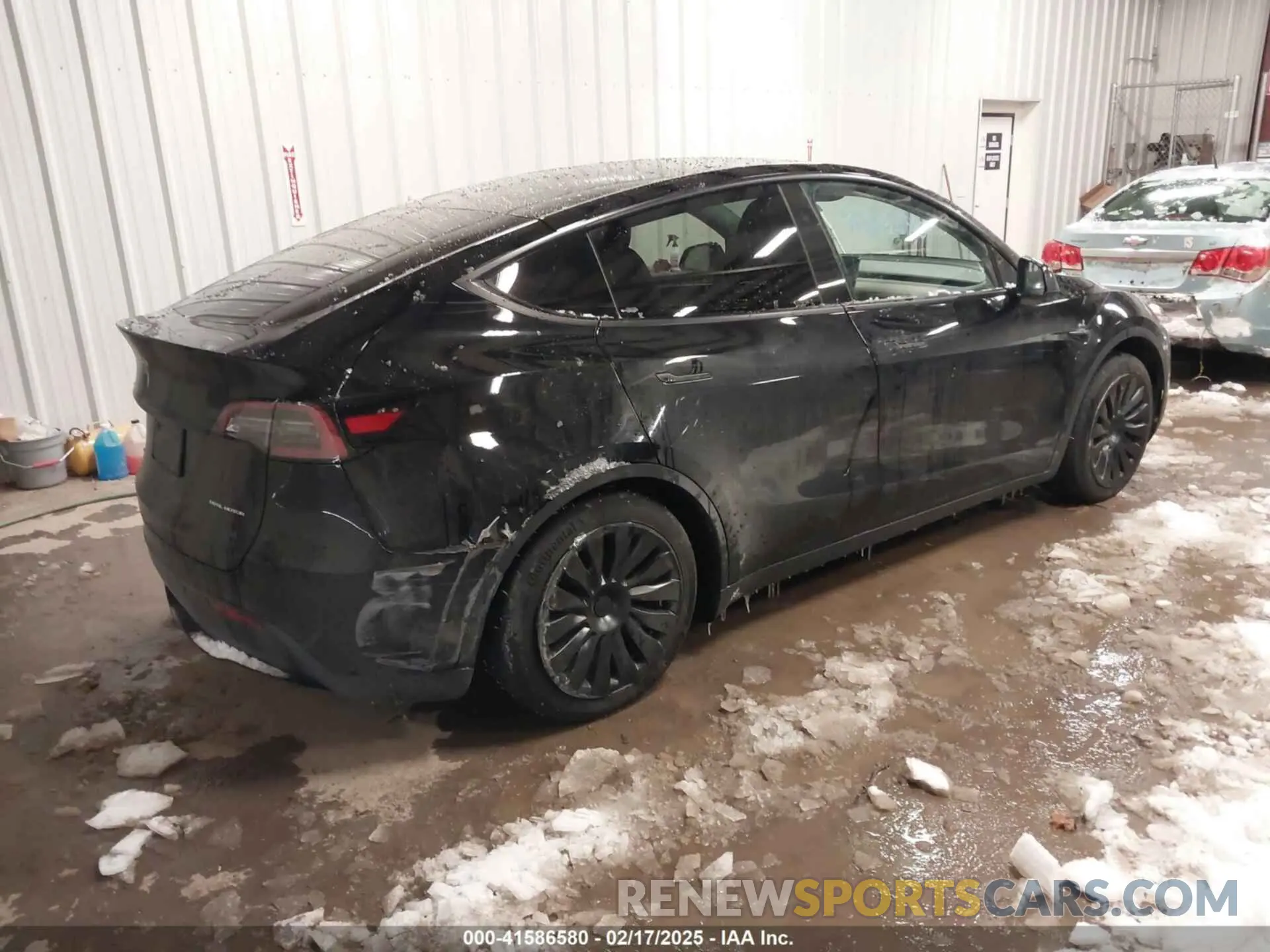 4 fotografías del automóvil dañado 7SAYGAEE3RF023721 TESLA MODEL Y 2024