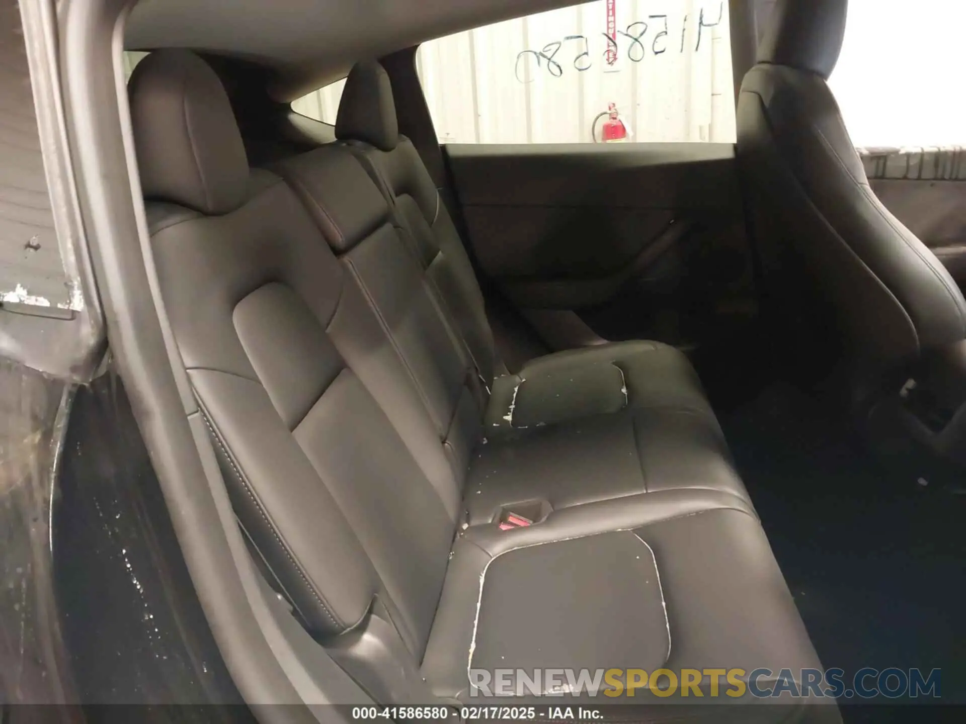 8 fotografías del automóvil dañado 7SAYGAEE3RF023721 TESLA MODEL Y 2024