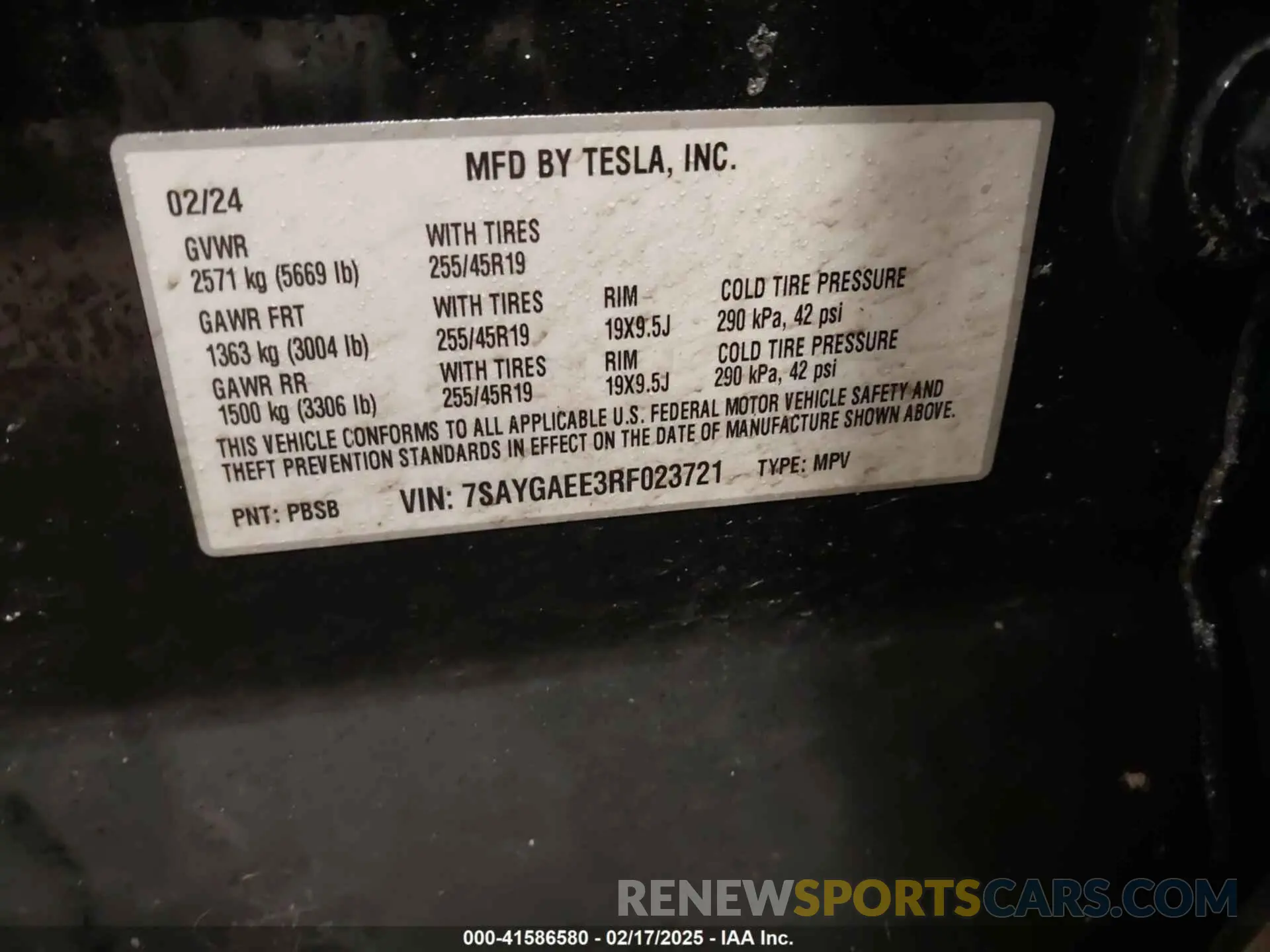 9 fotografías del automóvil dañado 7SAYGAEE3RF023721 TESLA MODEL Y 2024