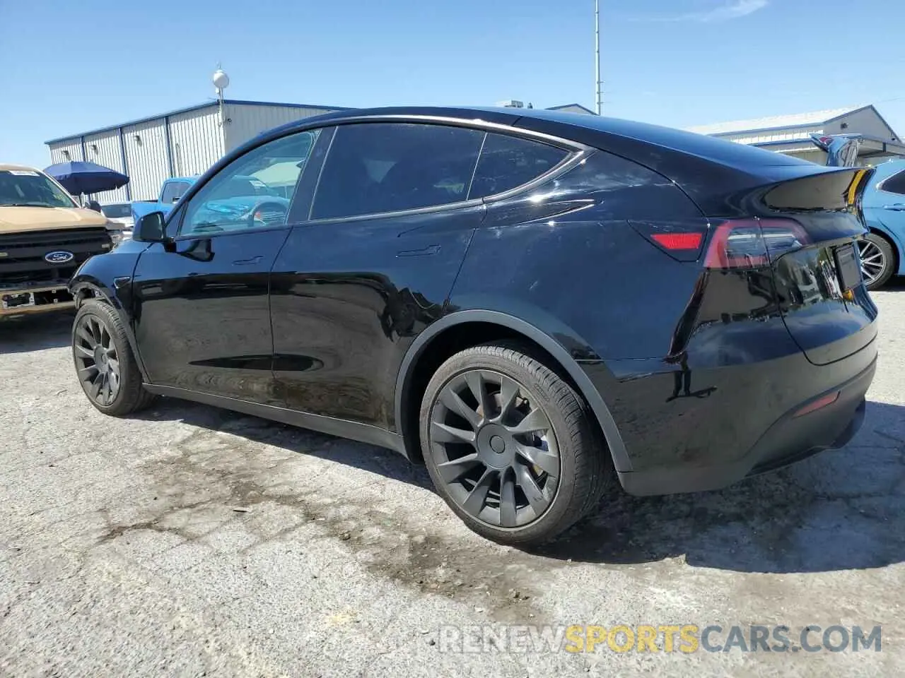 2 fotografías del automóvil dañado 7SAYGAEE3RF089122 TESLA MODEL Y 2024