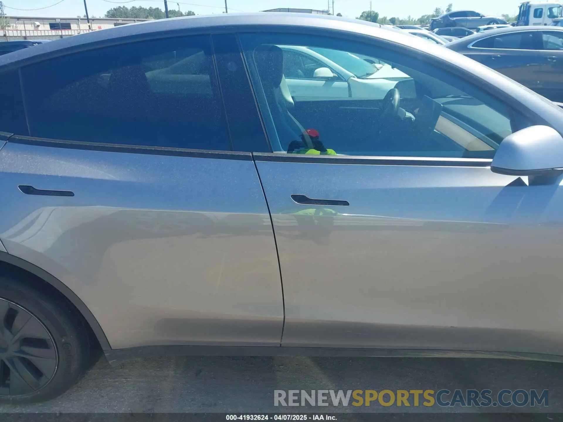 13 fotografías del automóvil dañado 7SAYGAEE3RF153644 TESLA MODEL Y 2024