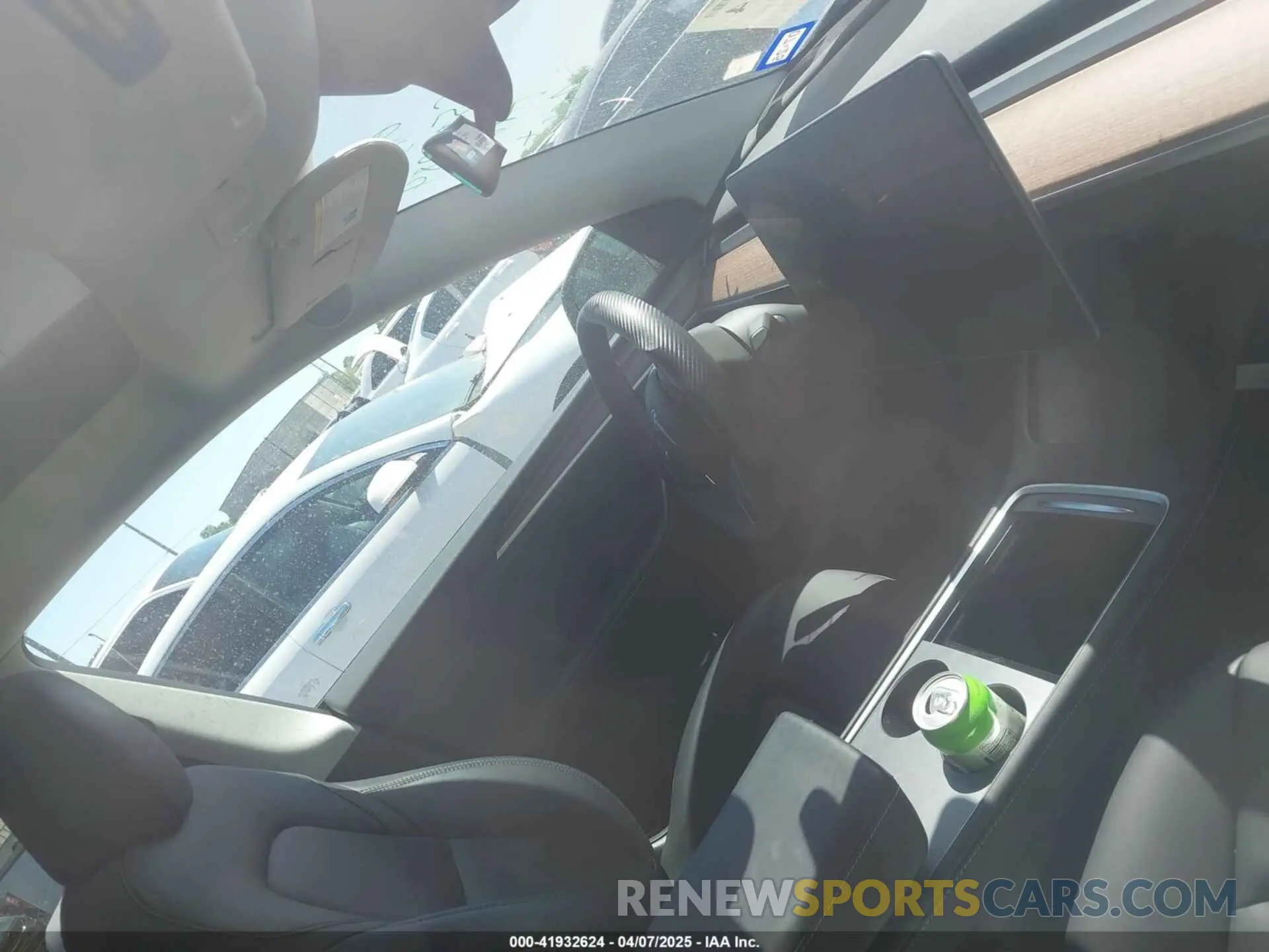 18 fotografías del automóvil dañado 7SAYGAEE3RF153644 TESLA MODEL Y 2024