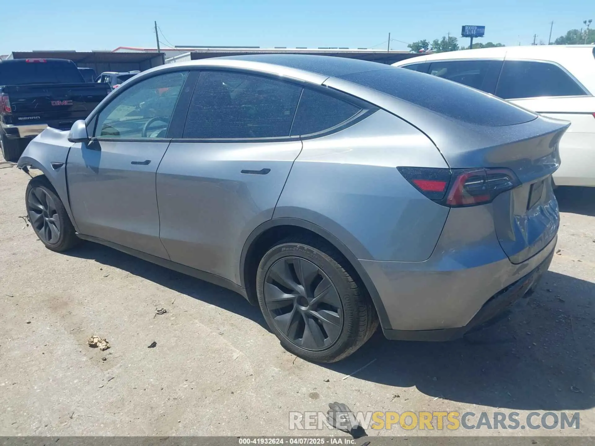 3 fotografías del automóvil dañado 7SAYGAEE3RF153644 TESLA MODEL Y 2024