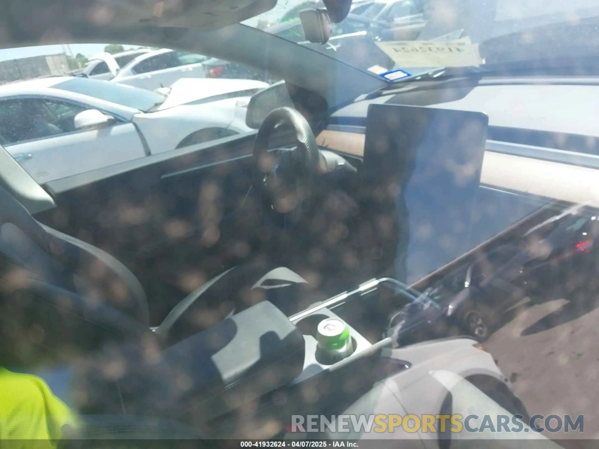 7 fotografías del automóvil dañado 7SAYGAEE3RF153644 TESLA MODEL Y 2024