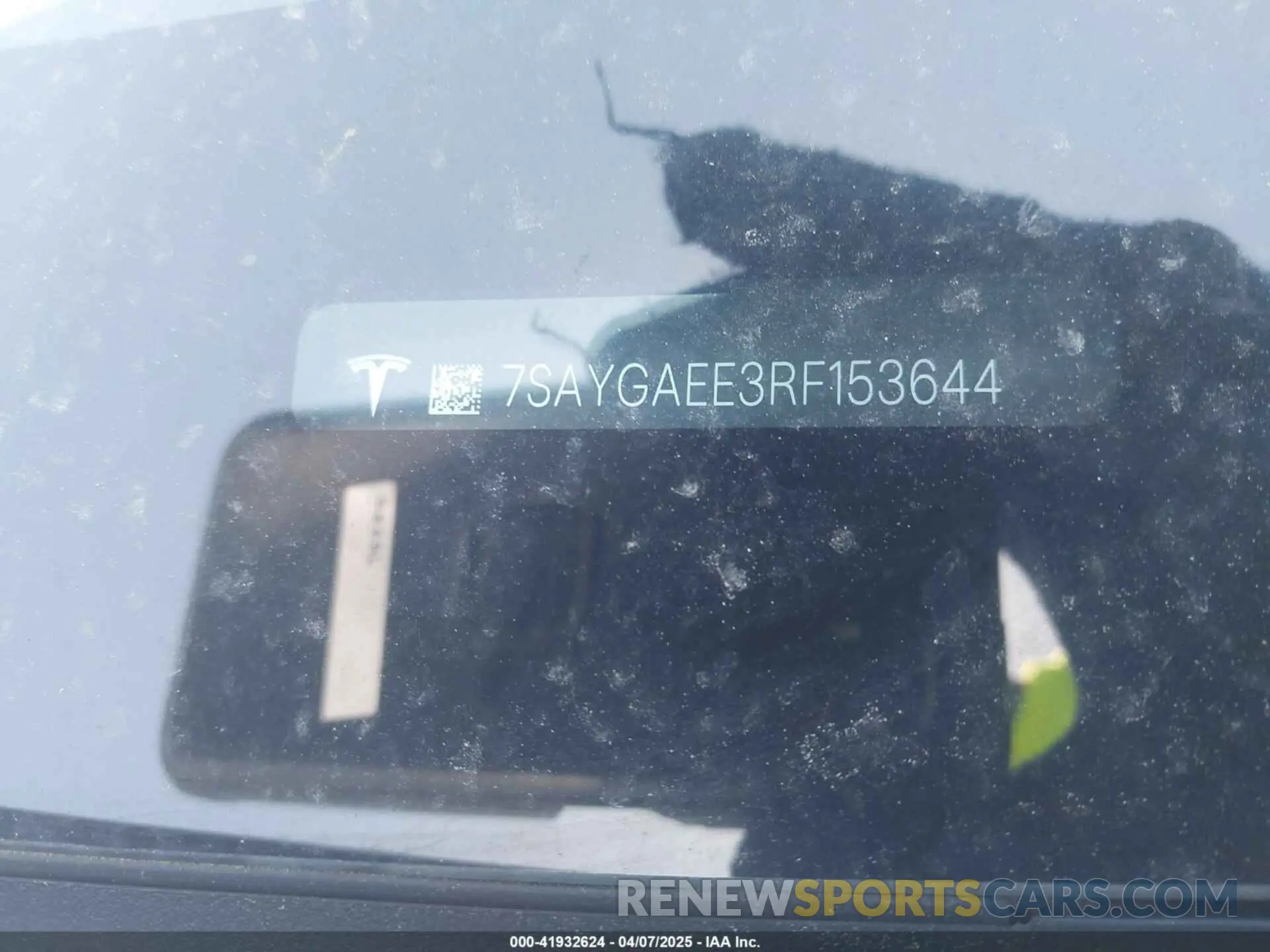 9 fotografías del automóvil dañado 7SAYGAEE3RF153644 TESLA MODEL Y 2024