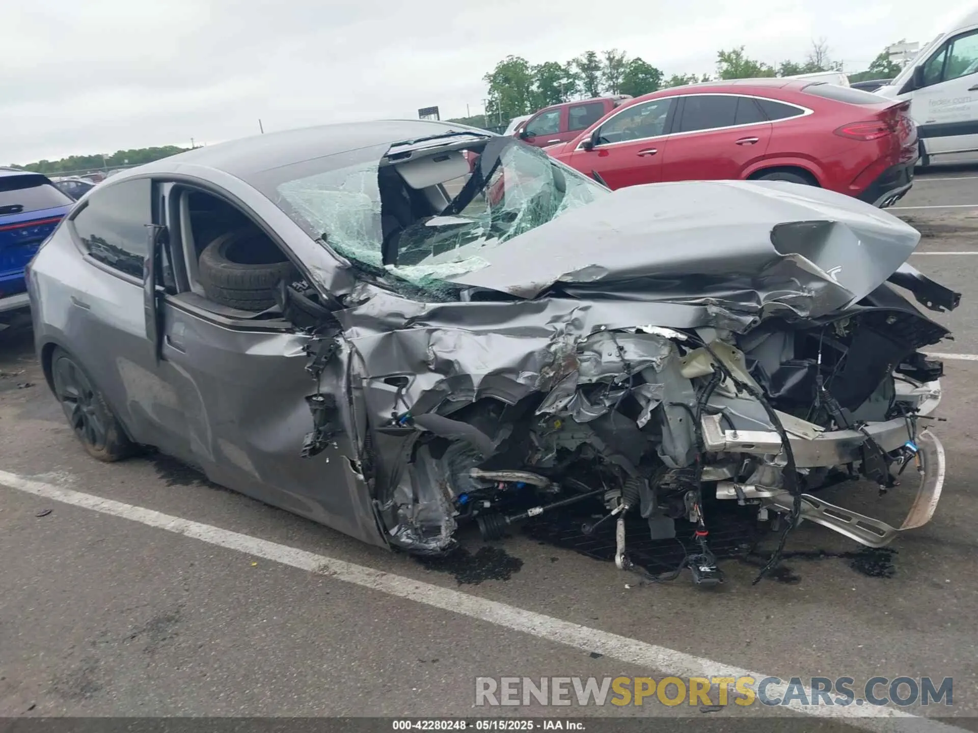 1 fotografías del automóvil dañado 7SAYGAEE3RF212921 TESLA MODEL Y 2024