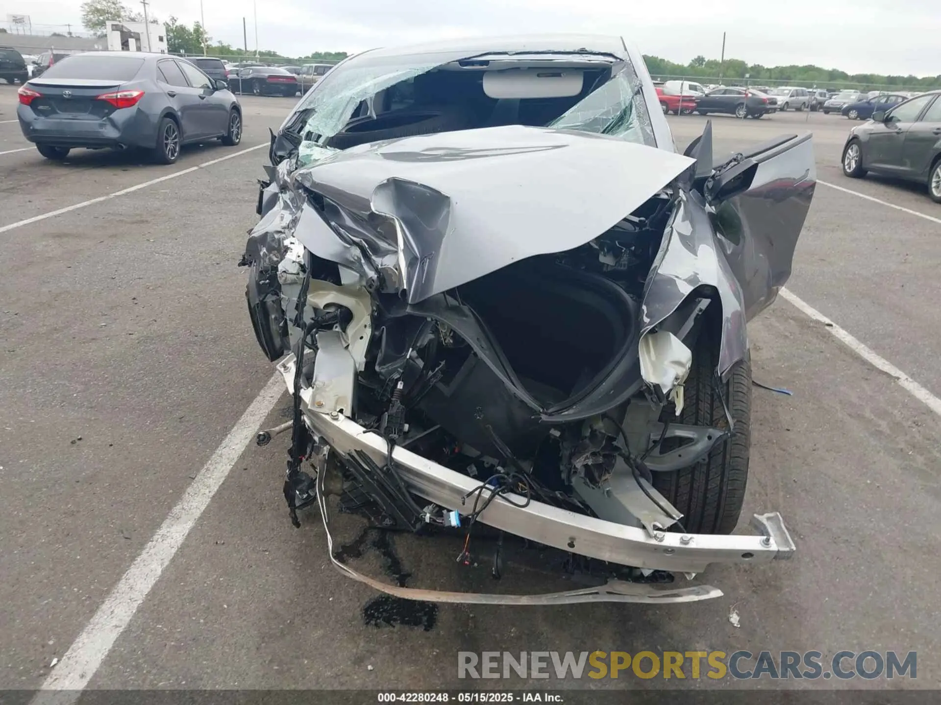 11 fotografías del automóvil dañado 7SAYGAEE3RF212921 TESLA MODEL Y 2024
