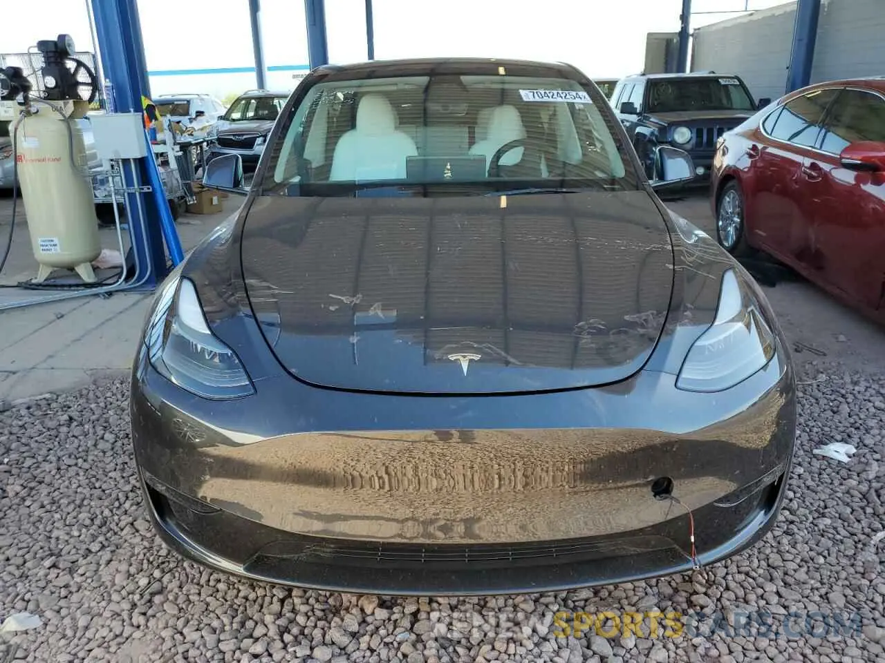 5 fotografías del automóvil dañado 7SAYGAEE4RF077075 TESLA MODEL Y 2024