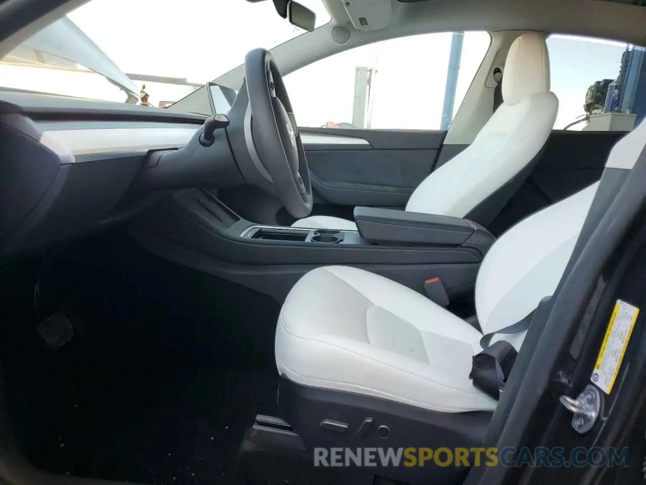 7 fotografías del automóvil dañado 7SAYGAEE4RF077075 TESLA MODEL Y 2024