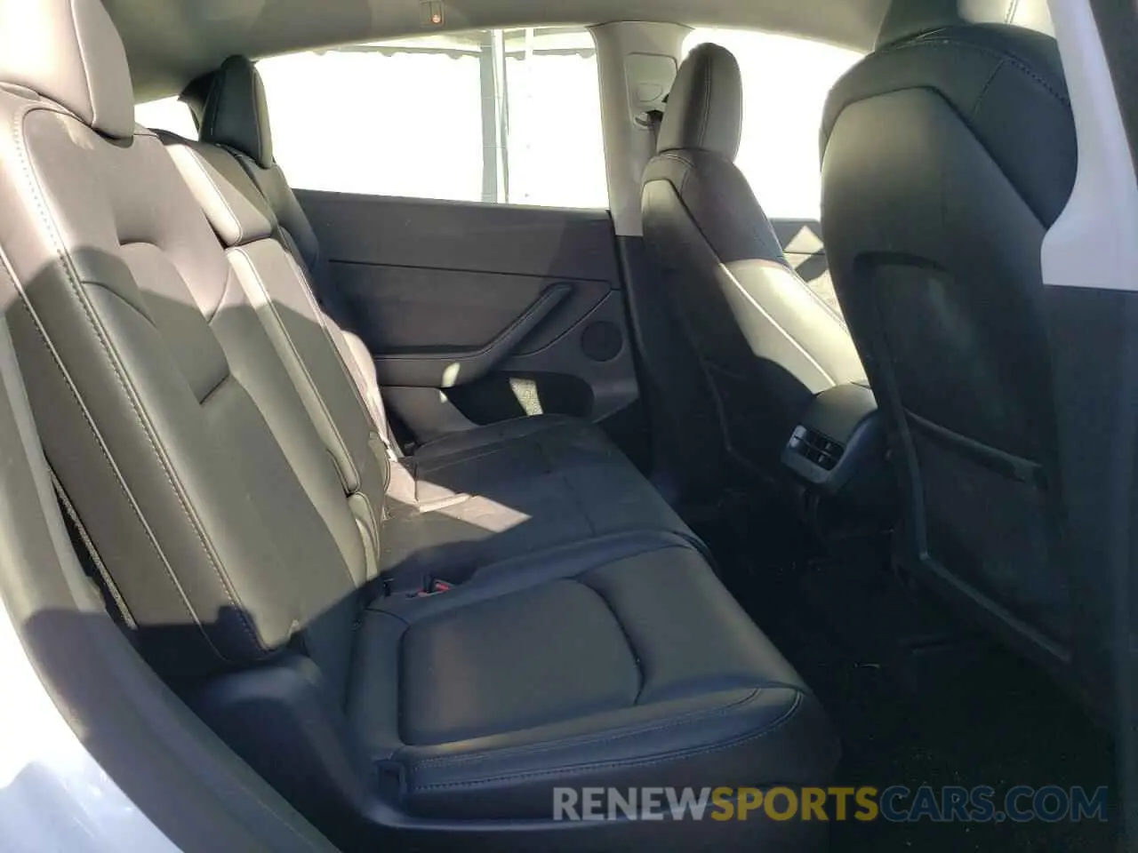 10 fotografías del automóvil dañado 7SAYGAEE5RF010615 TESLA MODEL Y 2024