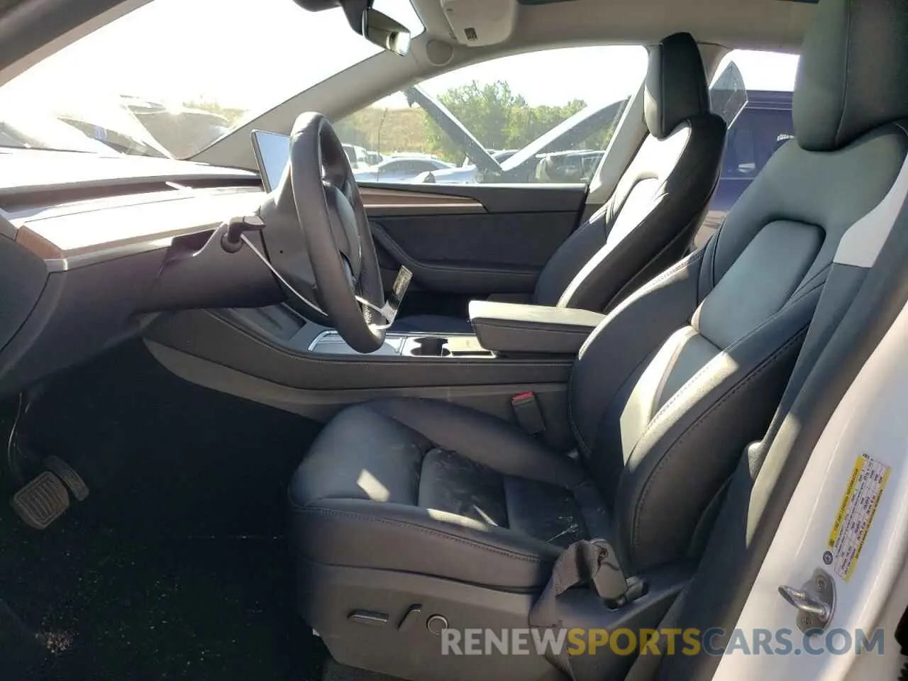 7 fotografías del automóvil dañado 7SAYGAEE5RF010615 TESLA MODEL Y 2024
