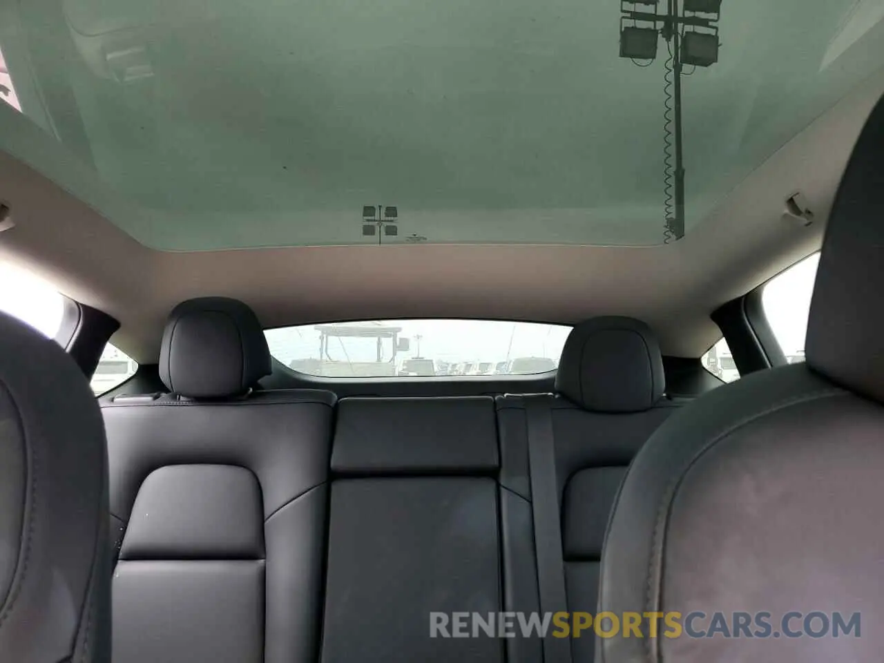 10 fotografías del automóvil dañado 7SAYGAEE5RF079935 TESLA MODEL Y 2024