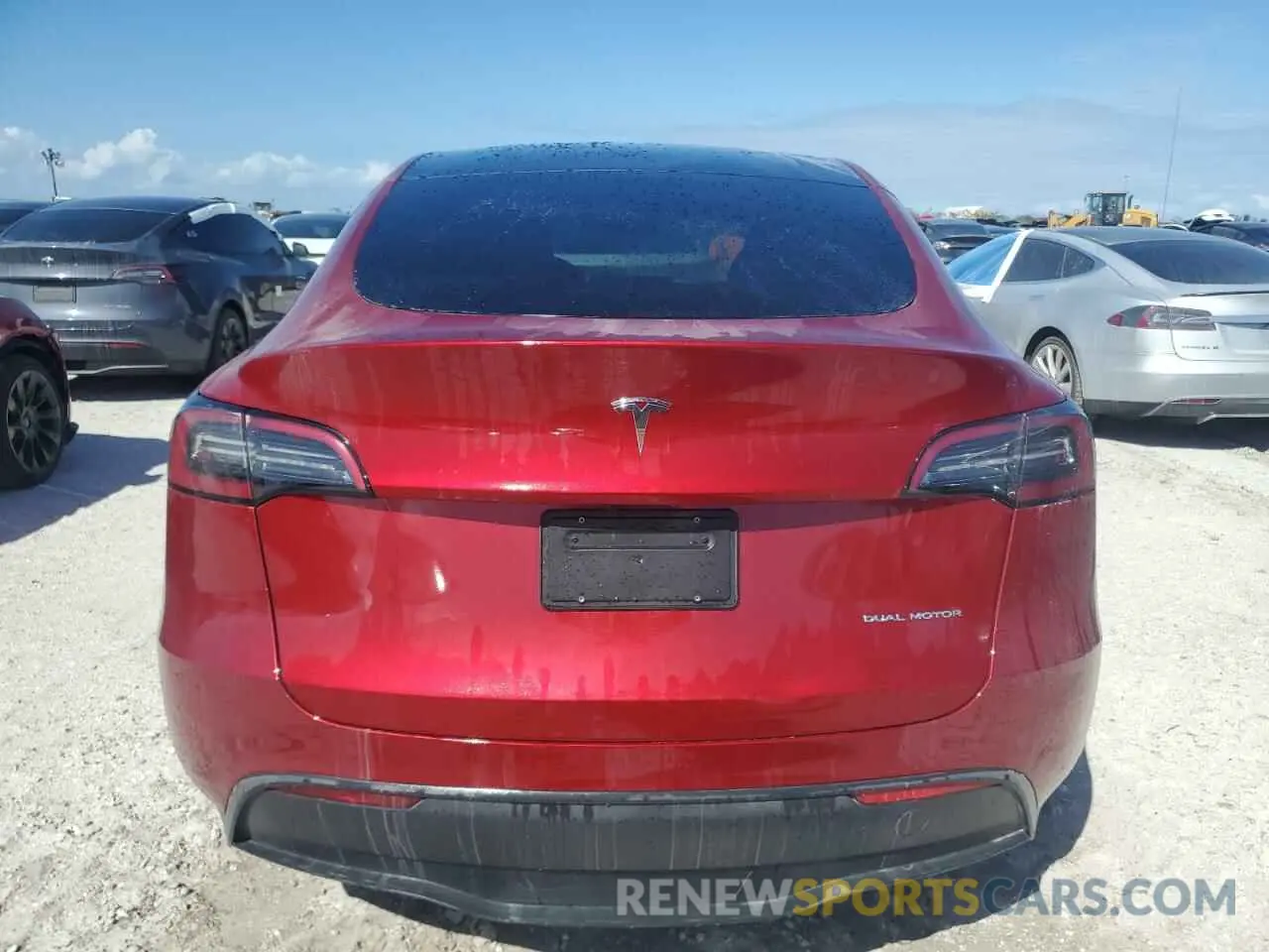 6 fotografías del automóvil dañado 7SAYGAEE5RF079935 TESLA MODEL Y 2024