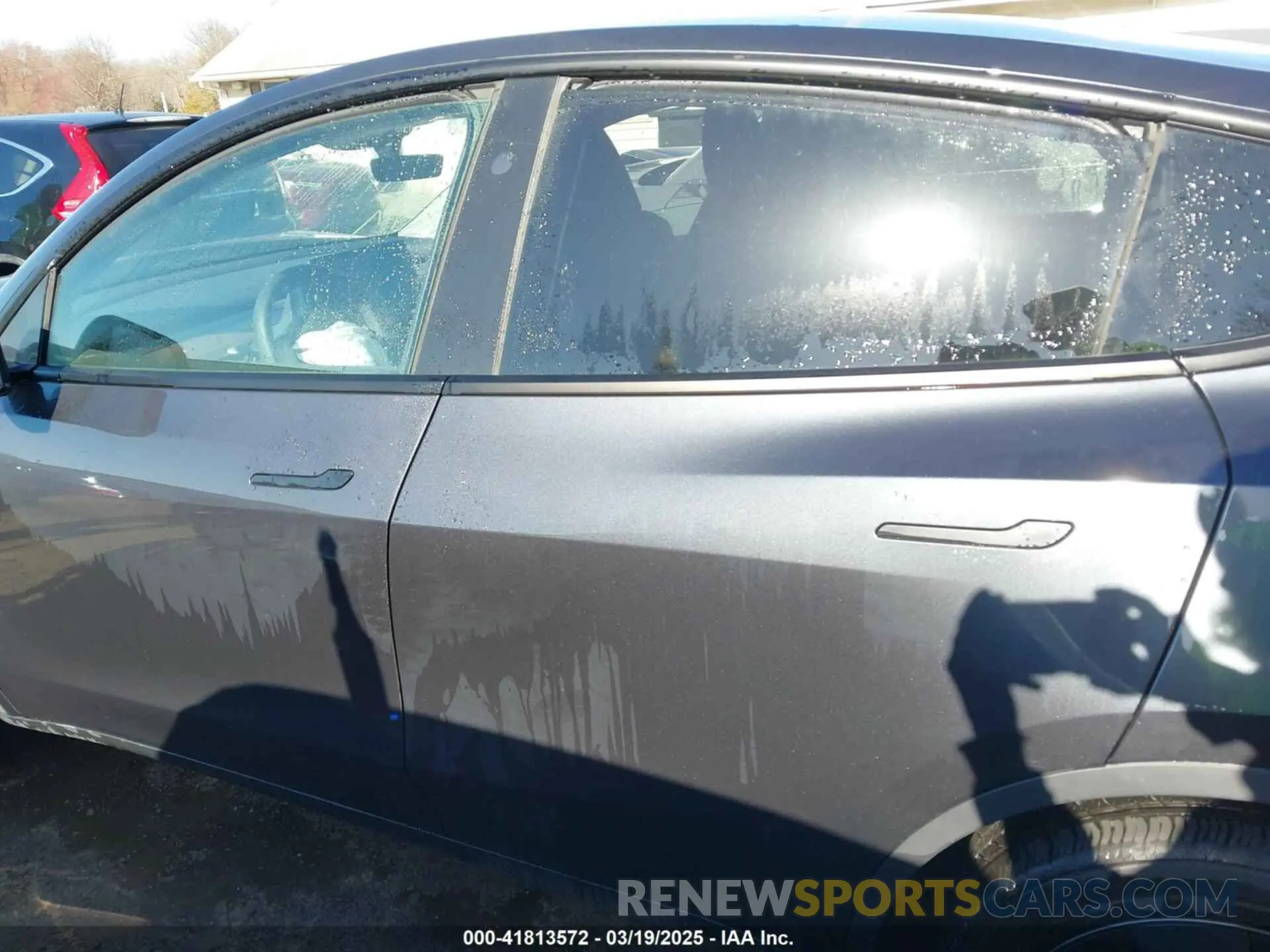 14 fotografías del automóvil dañado 7SAYGAEE5RF127224 TESLA MODEL Y 2024