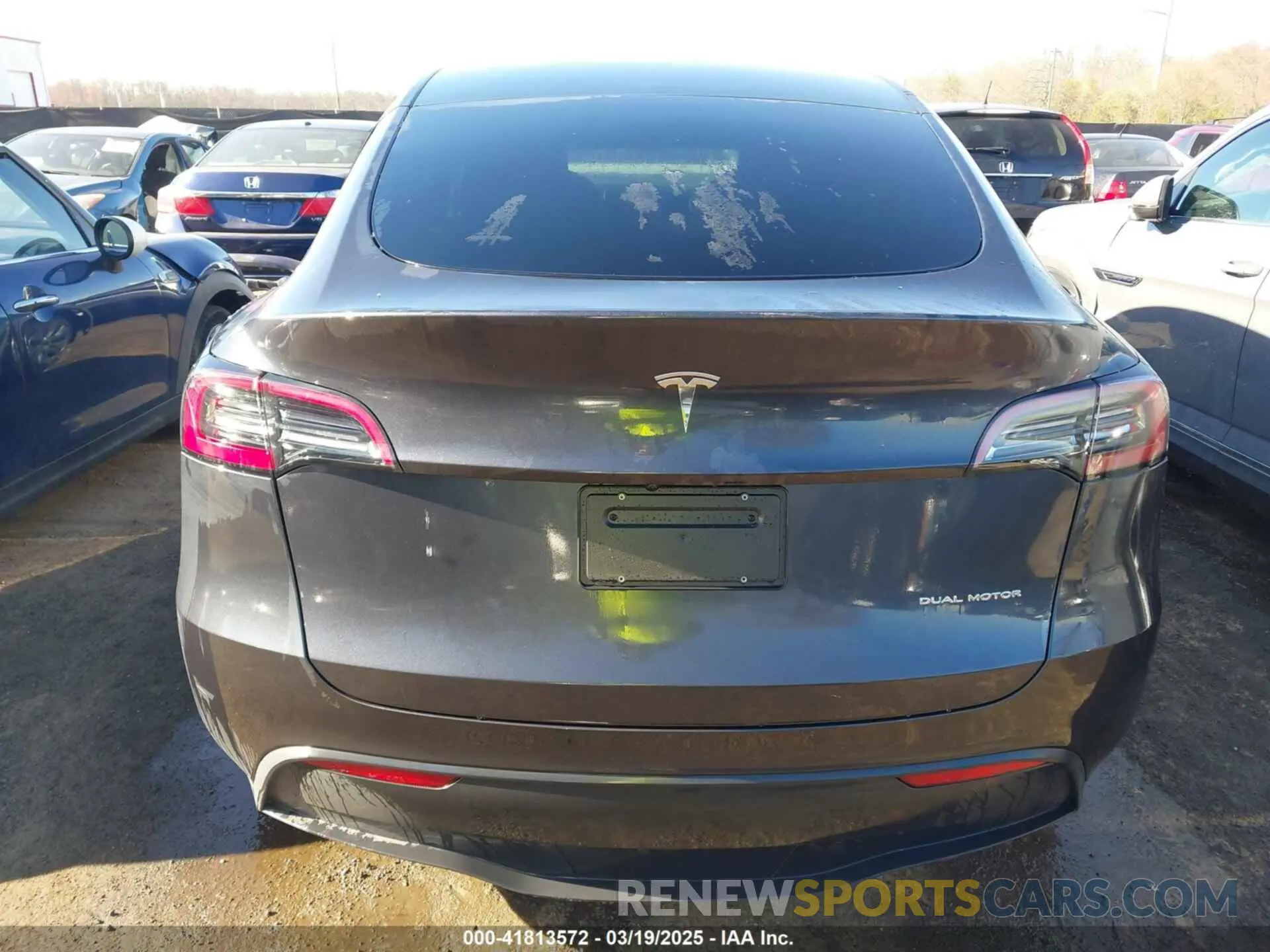 16 fotografías del automóvil dañado 7SAYGAEE5RF127224 TESLA MODEL Y 2024