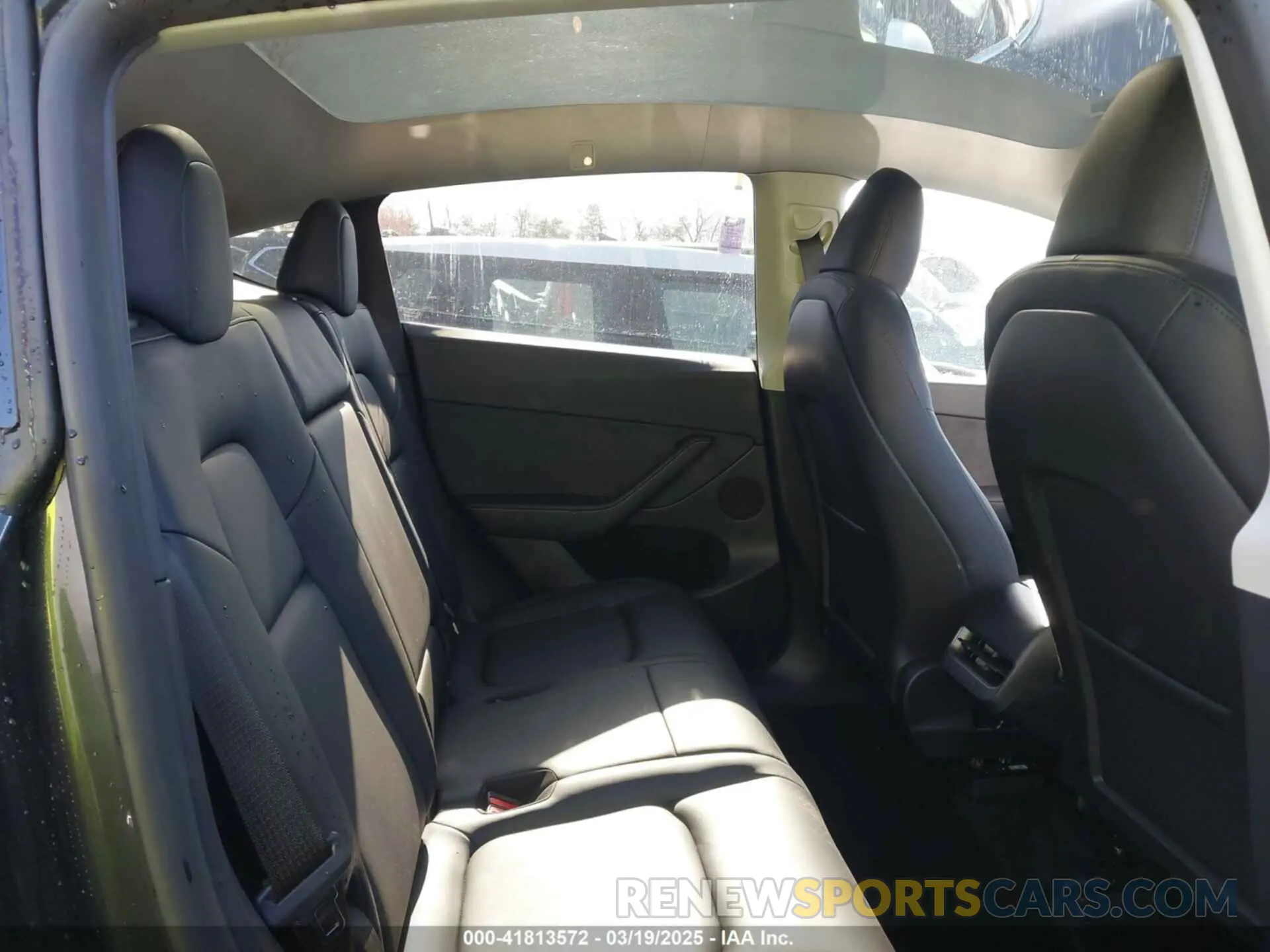8 fotografías del automóvil dañado 7SAYGAEE5RF127224 TESLA MODEL Y 2024