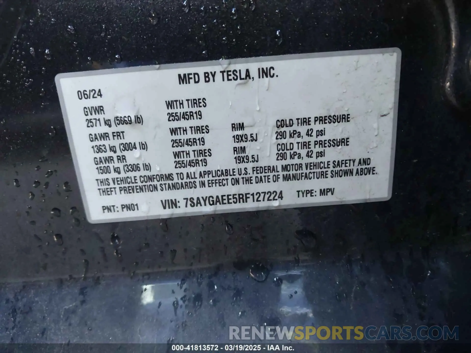 9 fotografías del automóvil dañado 7SAYGAEE5RF127224 TESLA MODEL Y 2024