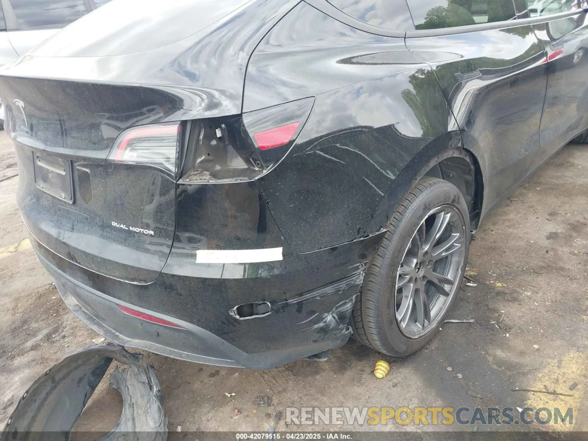18 fotografías del automóvil dañado 7SAYGAEE5RF186418 TESLA MODEL Y 2024