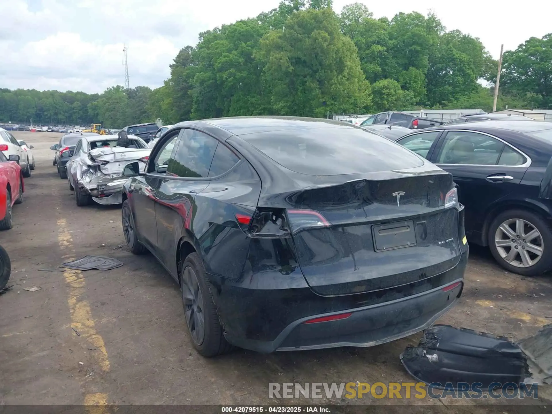 3 fotografías del automóvil dañado 7SAYGAEE5RF186418 TESLA MODEL Y 2024