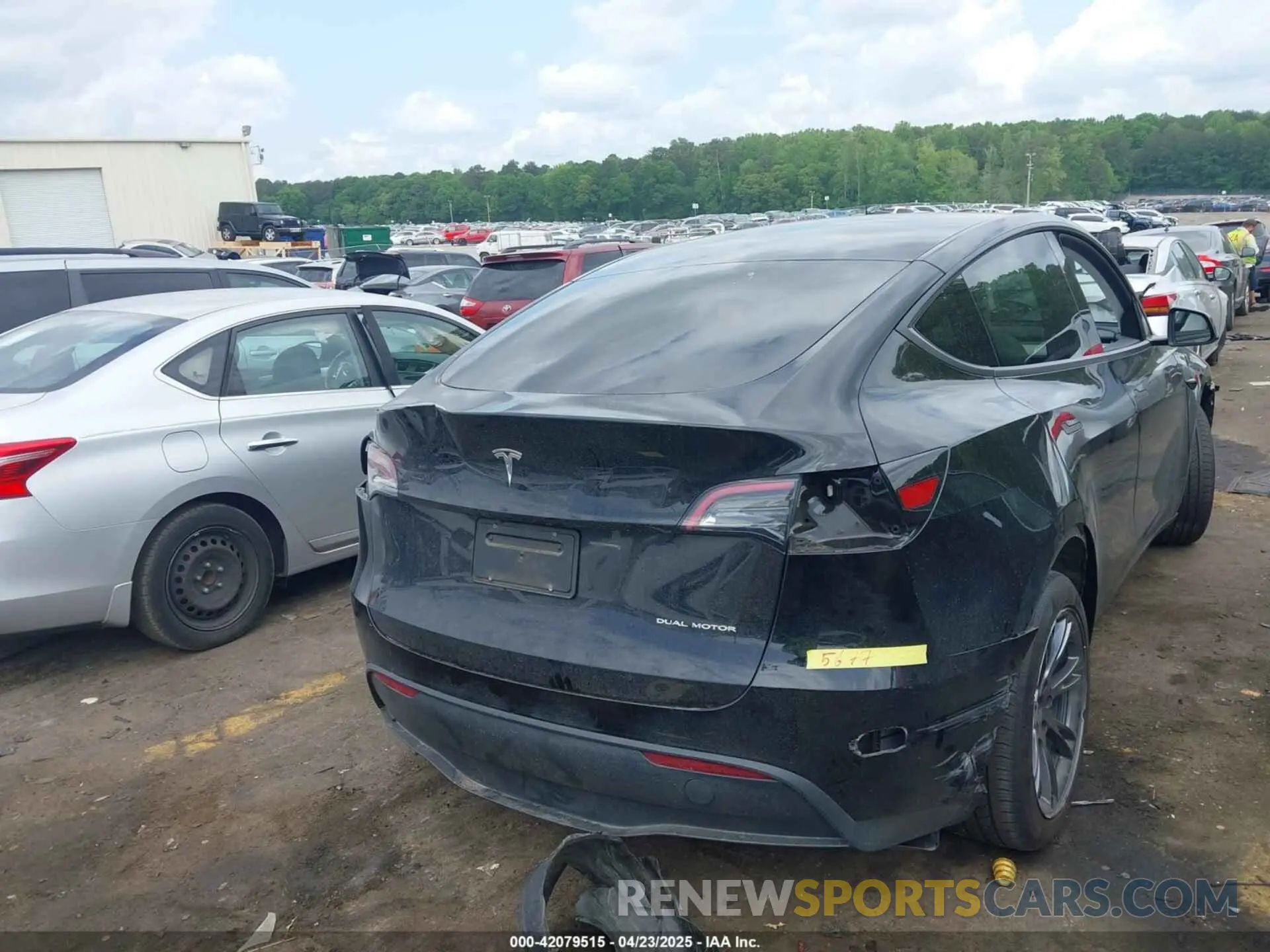 4 fotografías del automóvil dañado 7SAYGAEE5RF186418 TESLA MODEL Y 2024