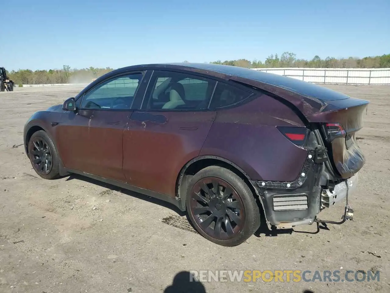 2 fotografías del automóvil dañado 7SAYGAEE5RF990914 TESLA MODEL Y 2024