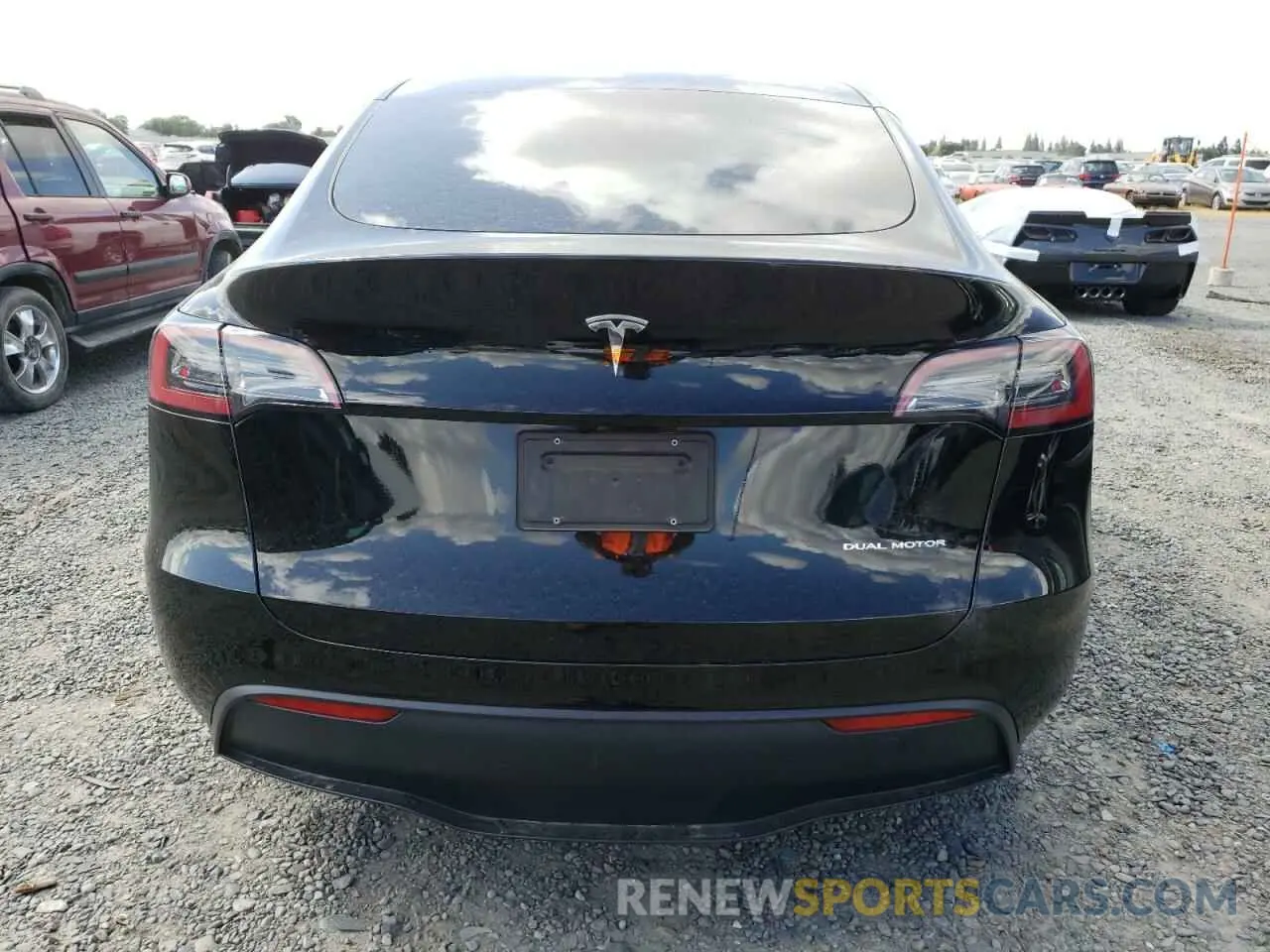 6 fotografías del automóvil dañado 7SAYGAEE6RF127846 TESLA MODEL Y 2024