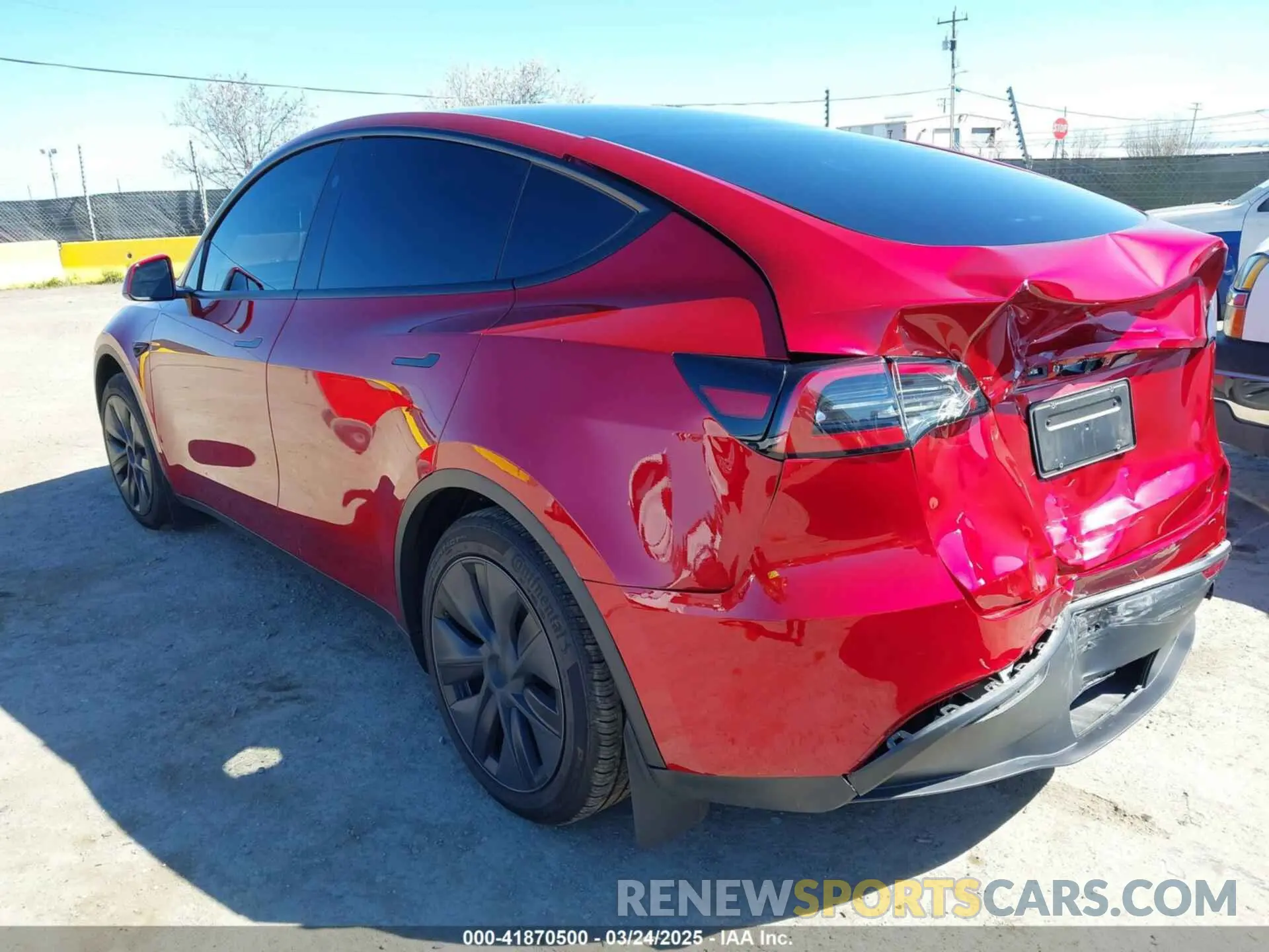 3 fotografías del automóvil dañado 7SAYGAEE6RF152066 TESLA MODEL Y 2024