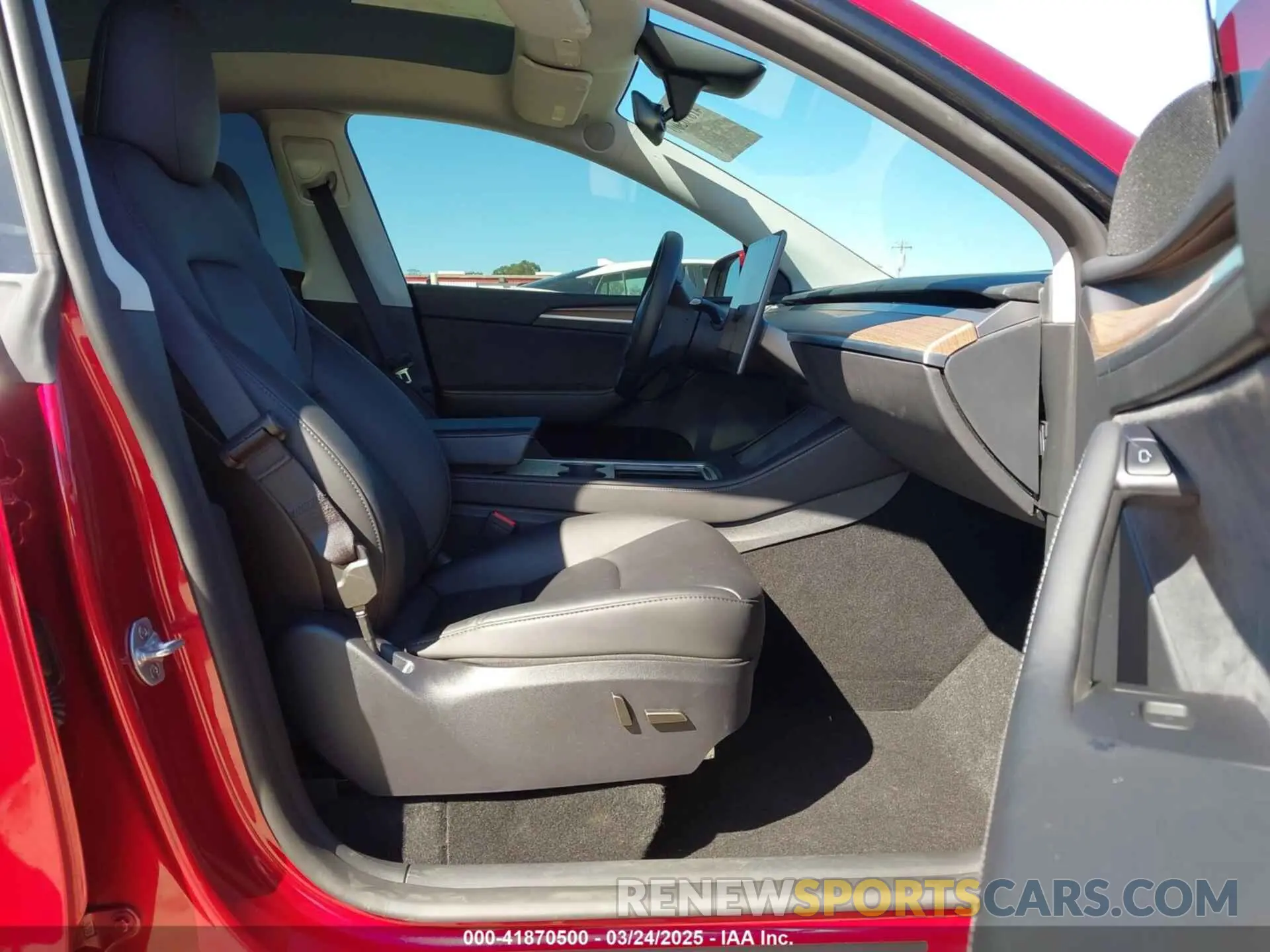 5 fotografías del automóvil dañado 7SAYGAEE6RF152066 TESLA MODEL Y 2024