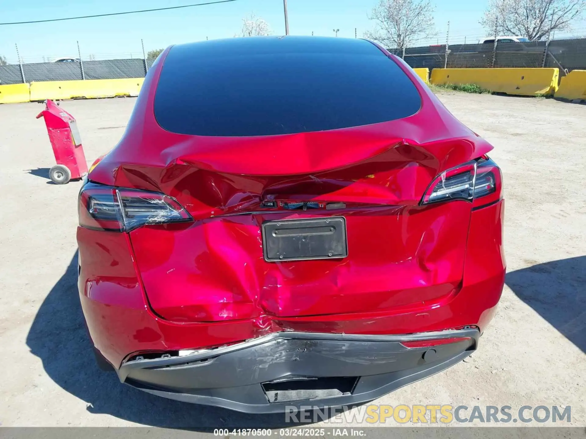 6 fotografías del automóvil dañado 7SAYGAEE6RF152066 TESLA MODEL Y 2024