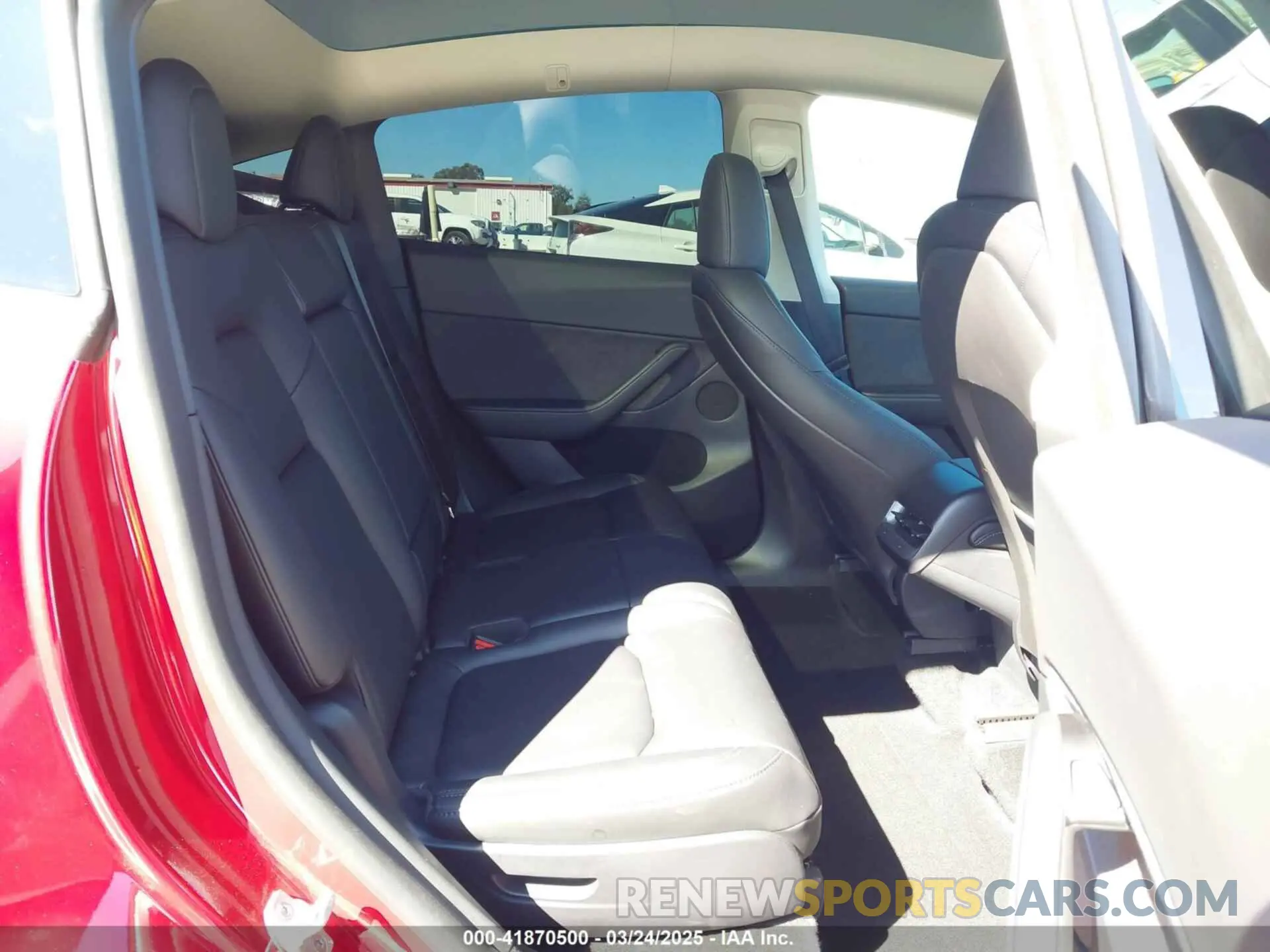 8 fotografías del automóvil dañado 7SAYGAEE6RF152066 TESLA MODEL Y 2024