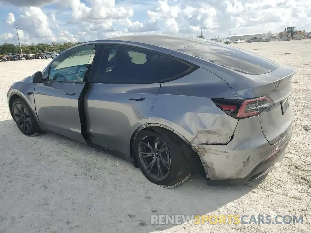 2 fotografías del automóvil dañado 7SAYGAEE6RF169627 TESLA MODEL Y 2024