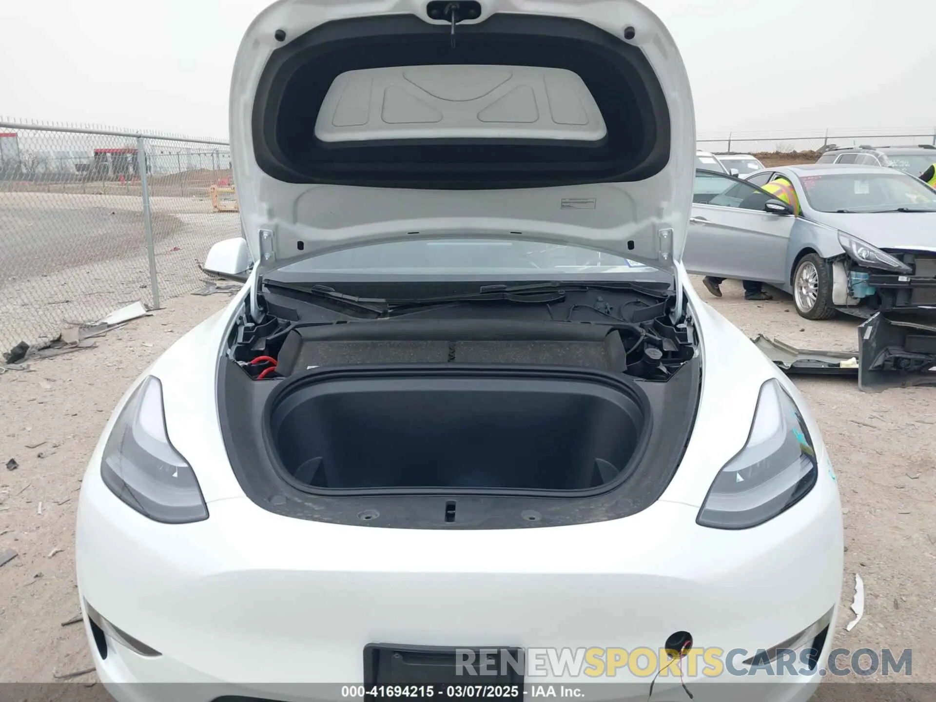 10 fotografías del automóvil dañado 7SAYGAEE6RF171037 TESLA MODEL Y 2024
