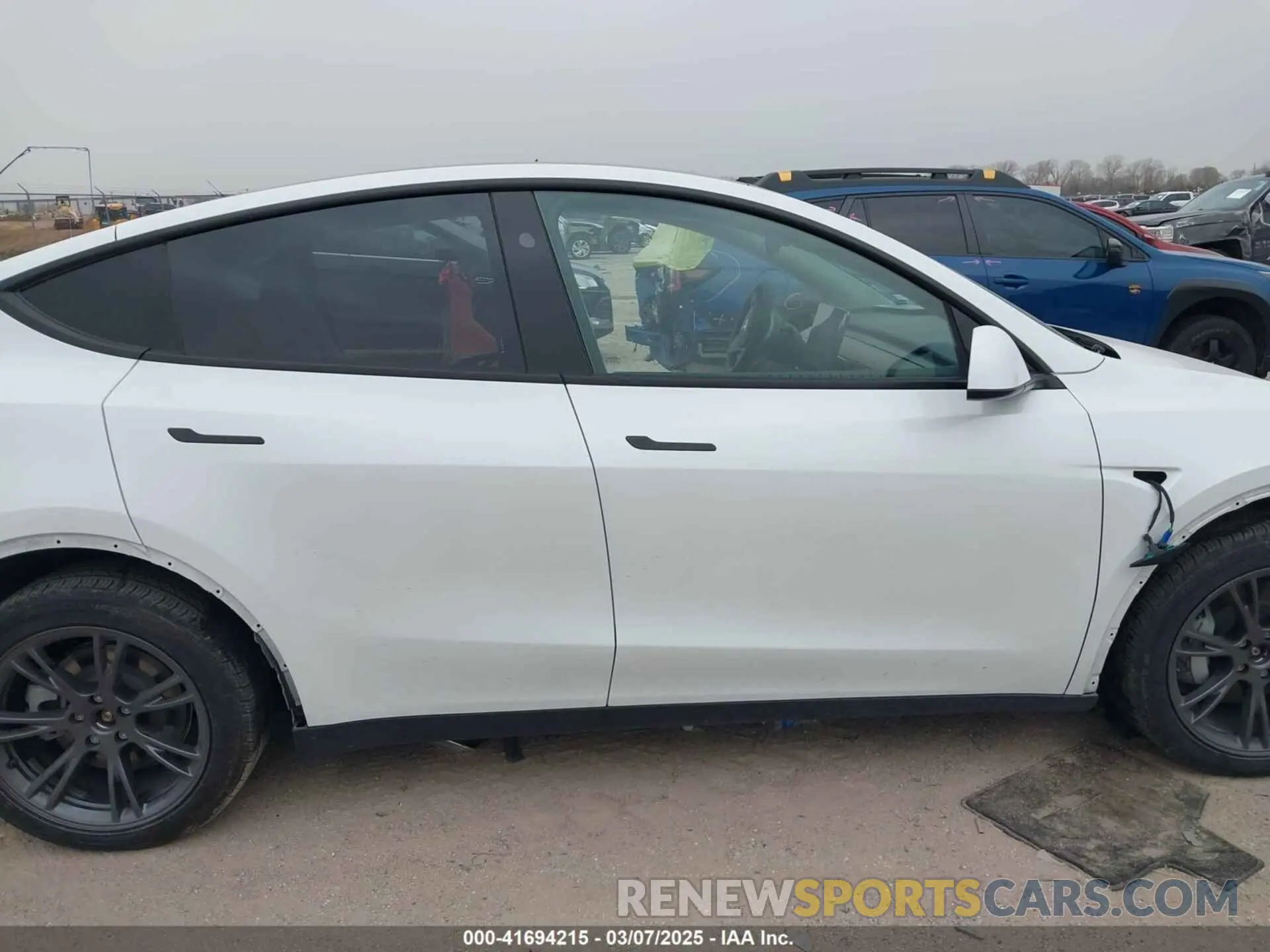 12 fotografías del automóvil dañado 7SAYGAEE6RF171037 TESLA MODEL Y 2024