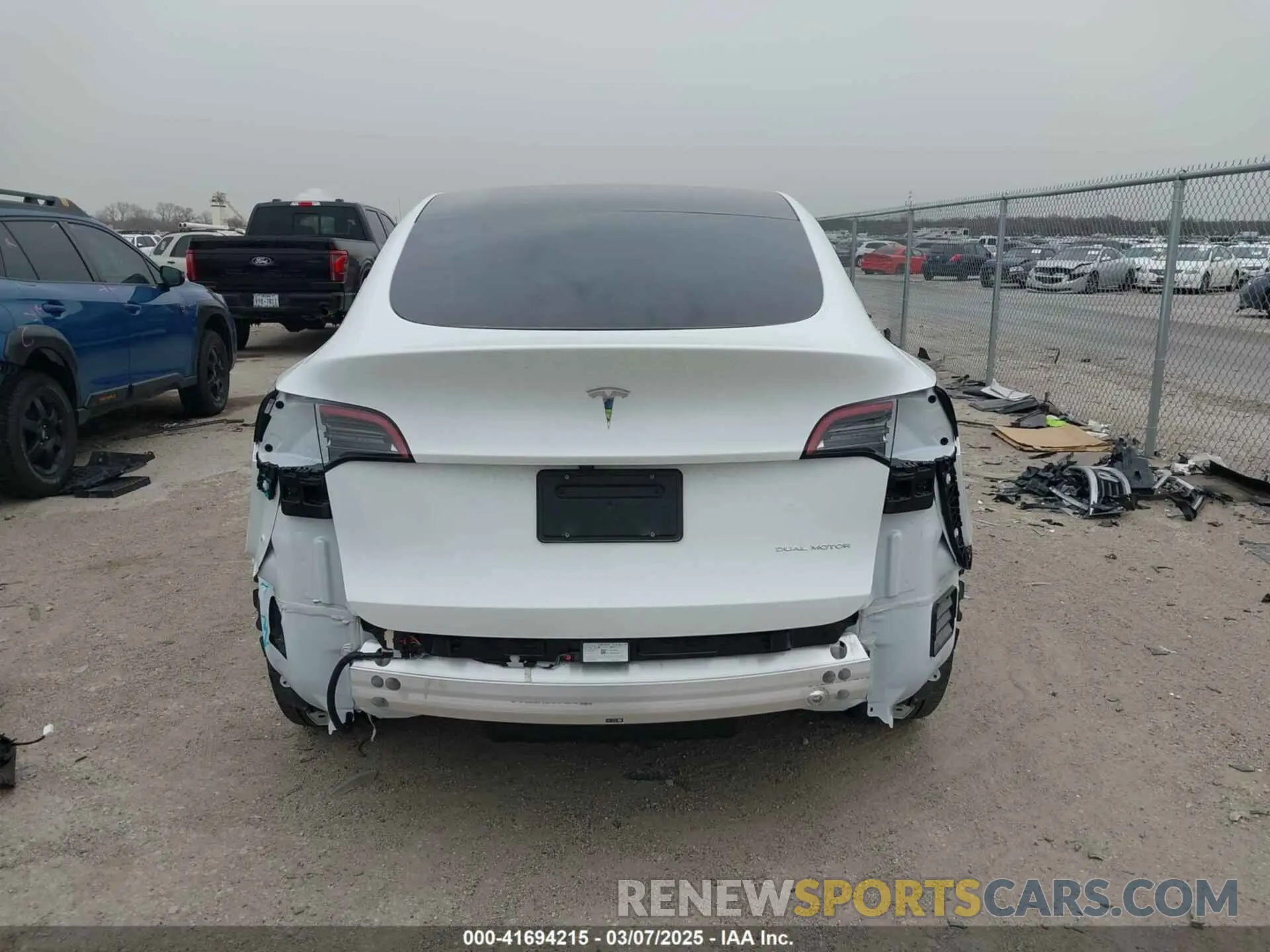 15 fotografías del automóvil dañado 7SAYGAEE6RF171037 TESLA MODEL Y 2024