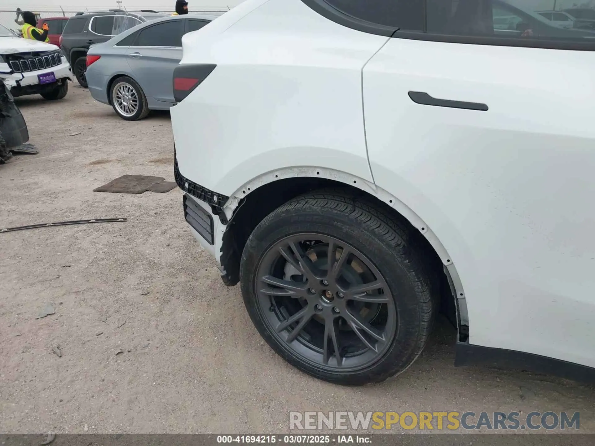 19 fotografías del automóvil dañado 7SAYGAEE6RF171037 TESLA MODEL Y 2024