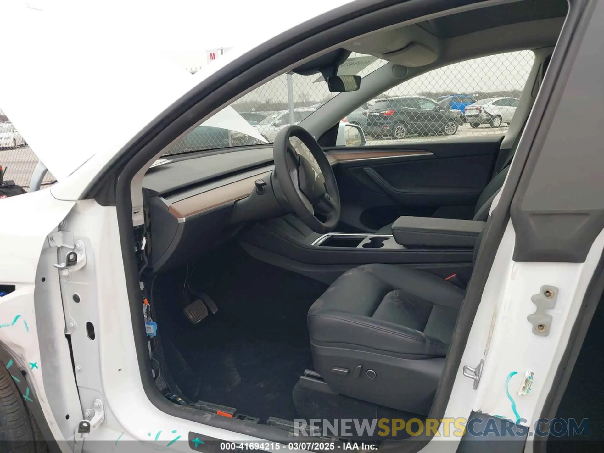 5 fotografías del automóvil dañado 7SAYGAEE6RF171037 TESLA MODEL Y 2024