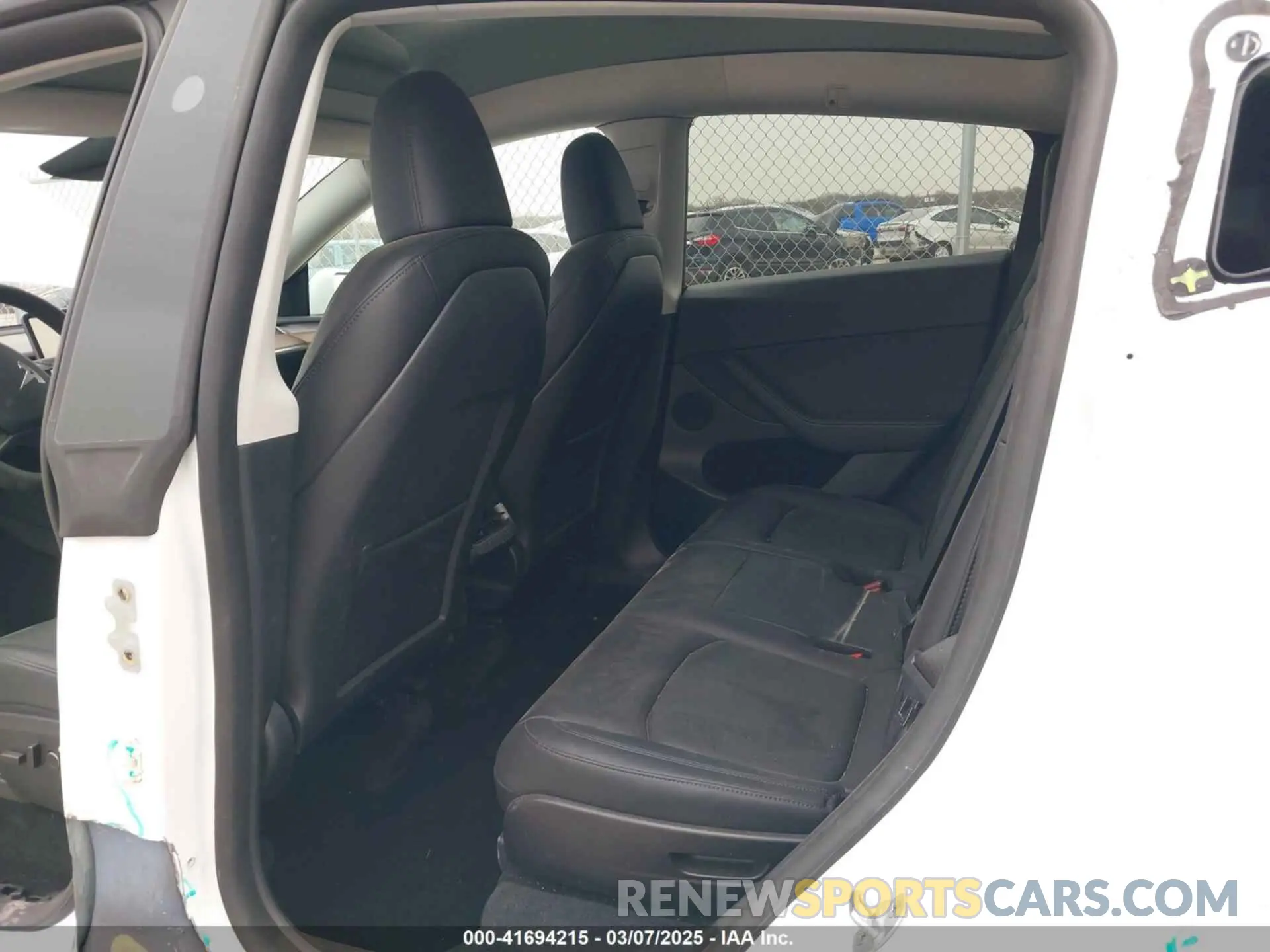 8 fotografías del automóvil dañado 7SAYGAEE6RF171037 TESLA MODEL Y 2024