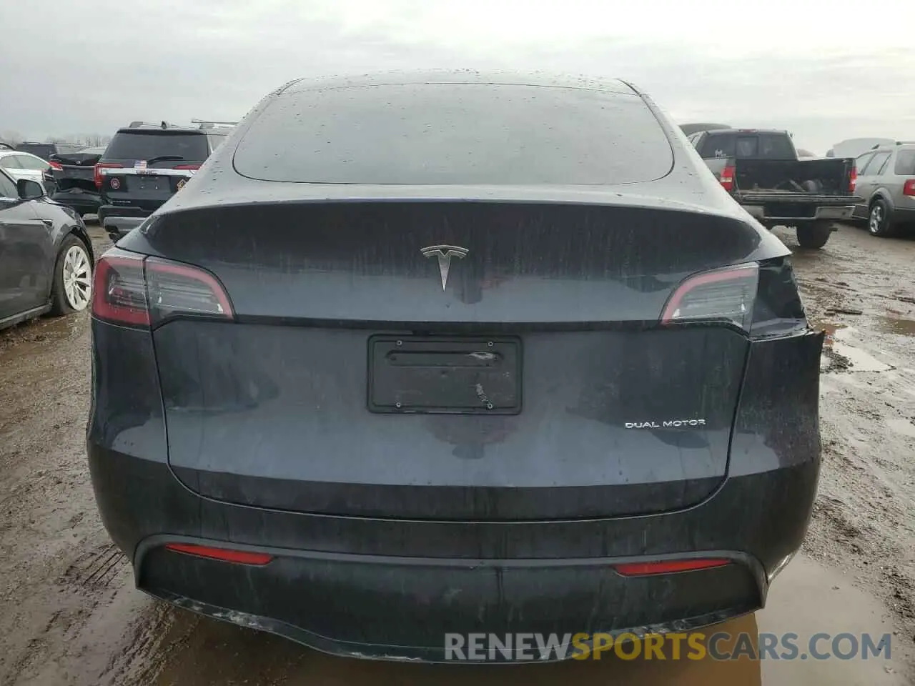6 fotografías del automóvil dañado 7SAYGAEE7RF043096 TESLA MODEL Y 2024