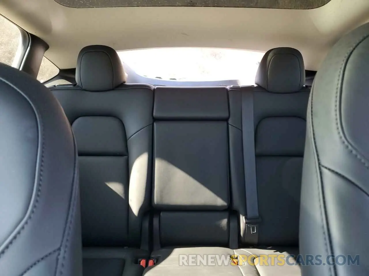 10 fotografías del automóvil dañado 7SAYGAEE7RF063042 TESLA MODEL Y 2024