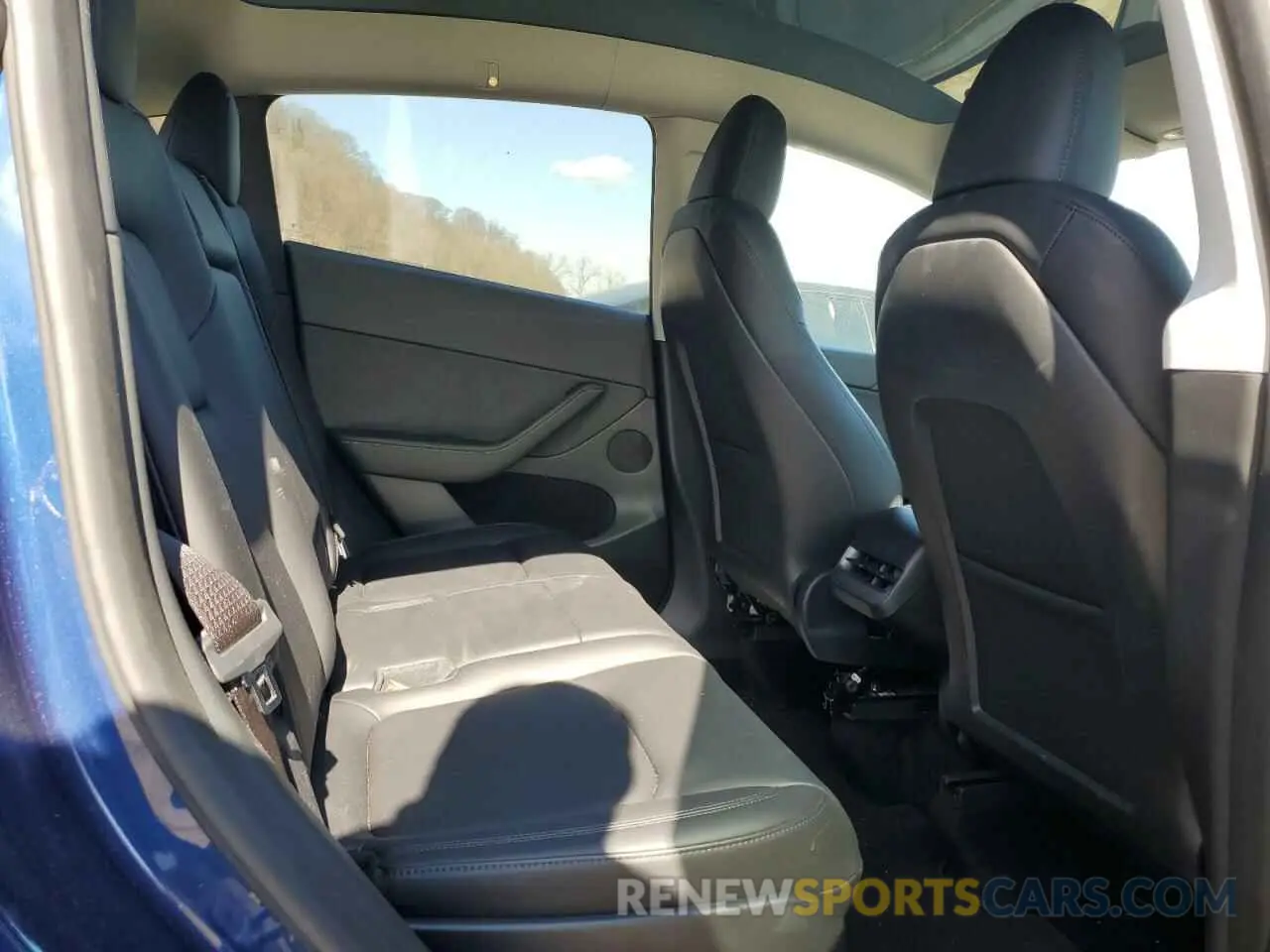 11 fotografías del automóvil dañado 7SAYGAEE7RF063042 TESLA MODEL Y 2024