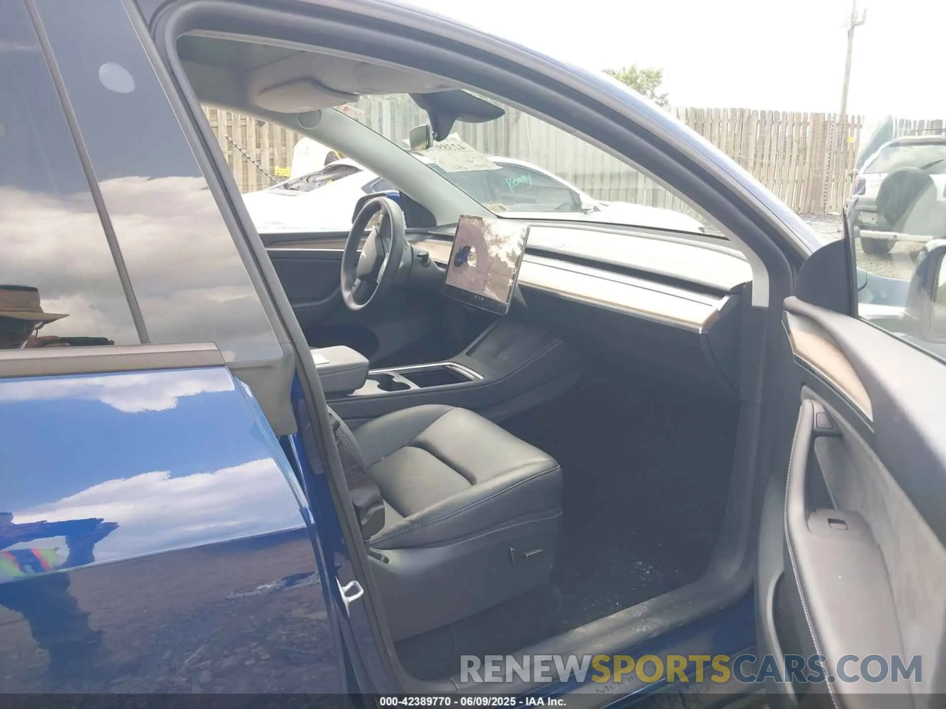 5 fotografías del automóvil dañado 7SAYGAEE7RF156787 TESLA MODEL Y 2024