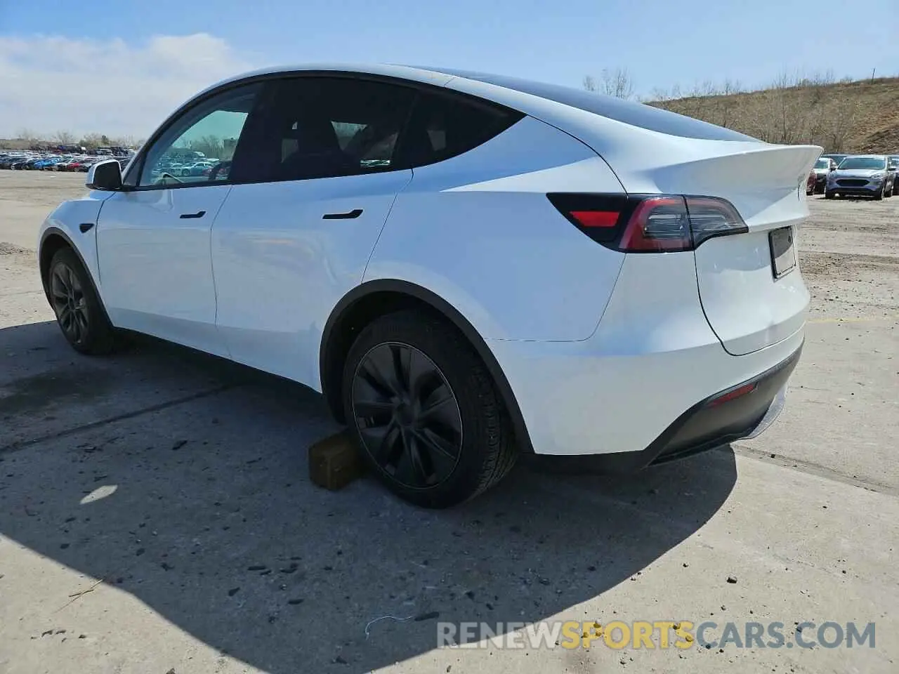 2 fotografías del automóvil dañado 7SAYGAEE7RF205700 TESLA MODEL Y 2024