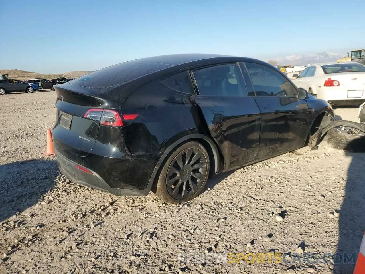 3 fotografías del automóvil dañado 7SAYGAEE8RF017168 TESLA MODEL Y 2024