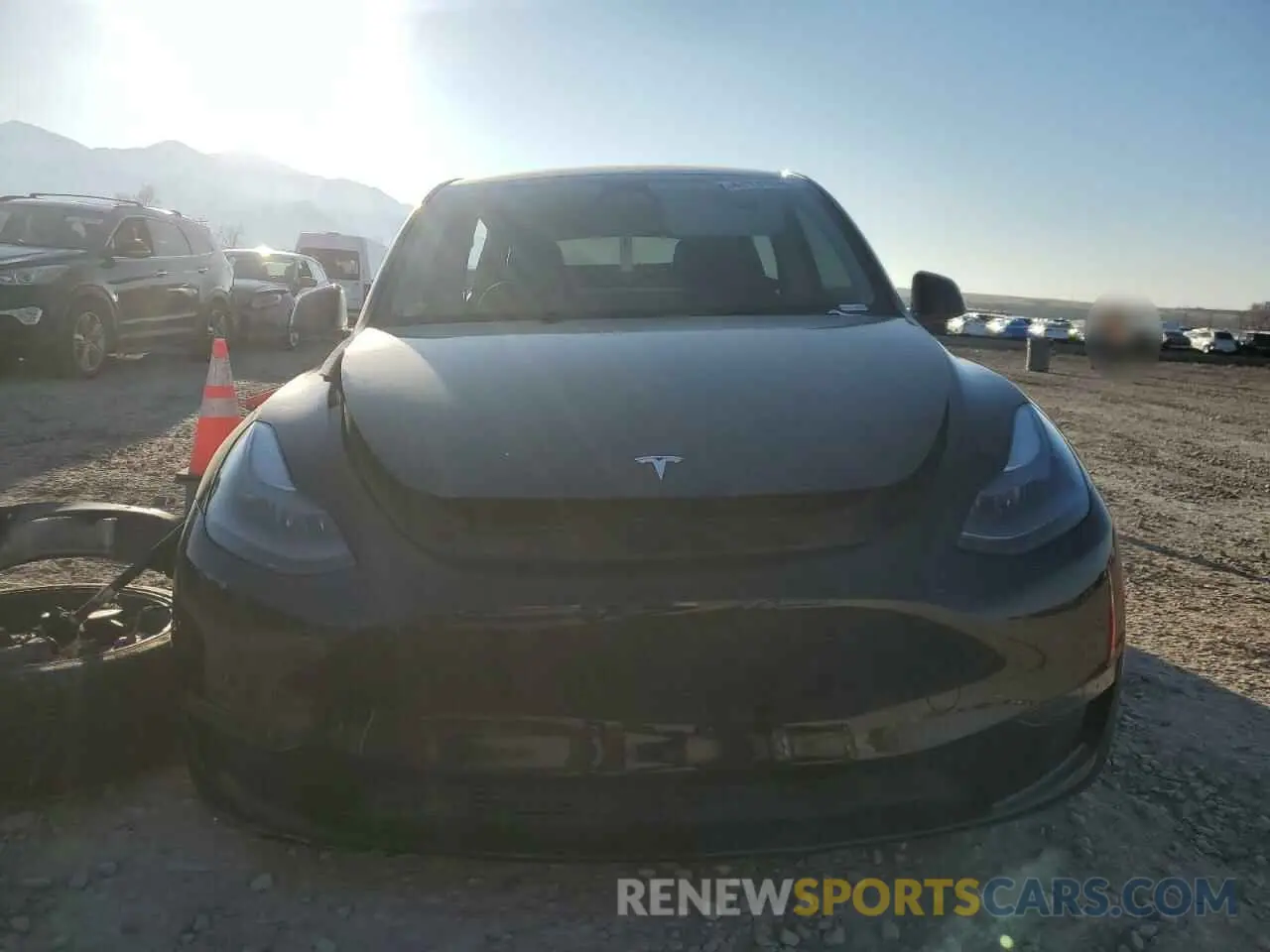 5 fotografías del automóvil dañado 7SAYGAEE8RF017168 TESLA MODEL Y 2024