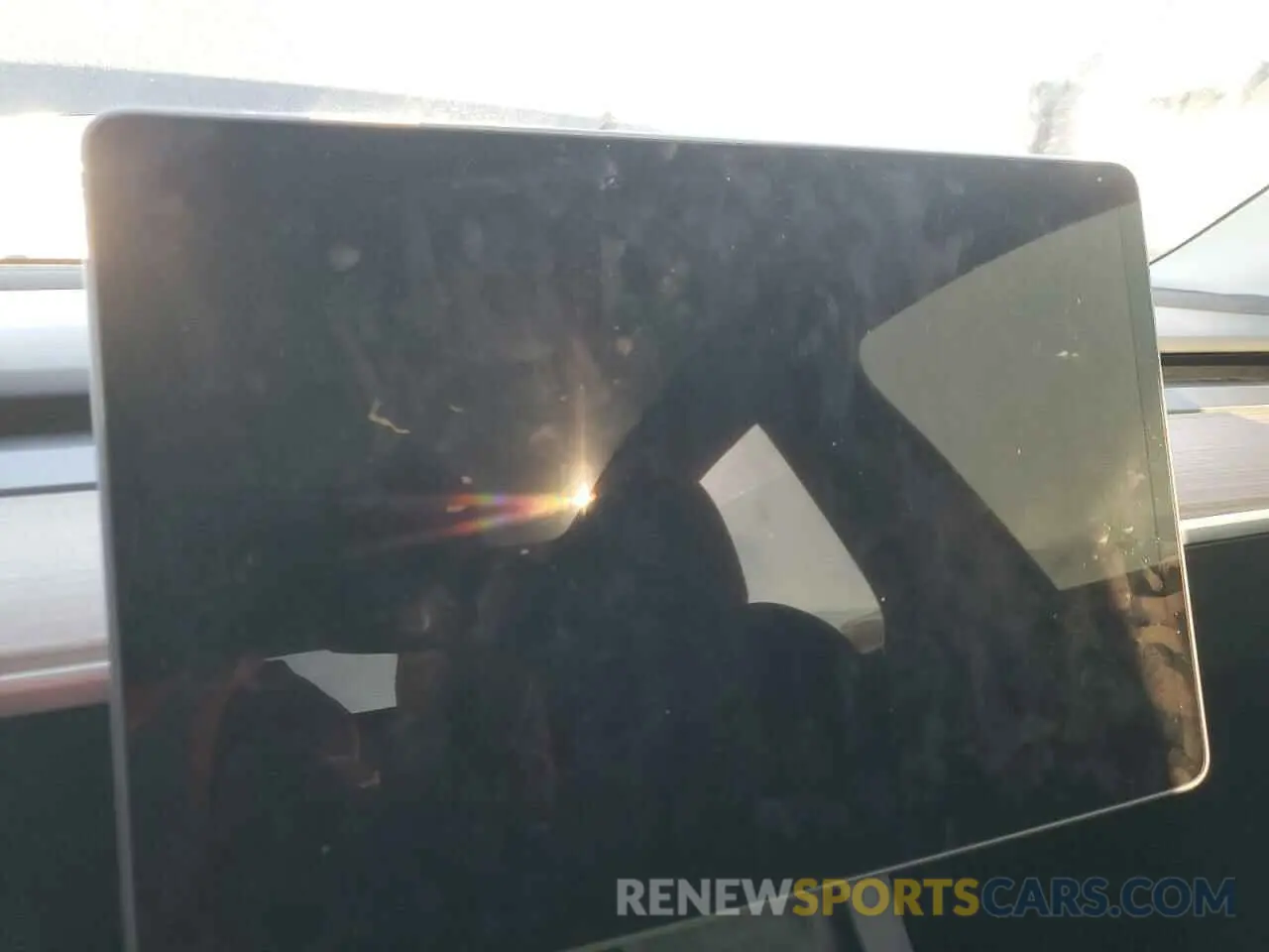 9 fotografías del automóvil dañado 7SAYGAEE8RF017168 TESLA MODEL Y 2024