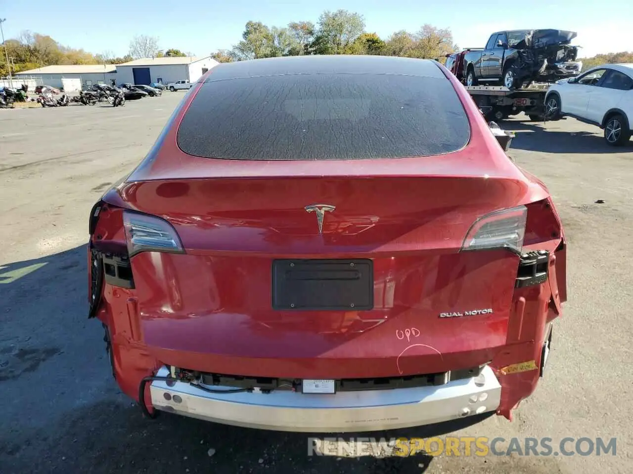 6 fotografías del automóvil dañado 7SAYGAEE8RF026436 TESLA MODEL Y 2024